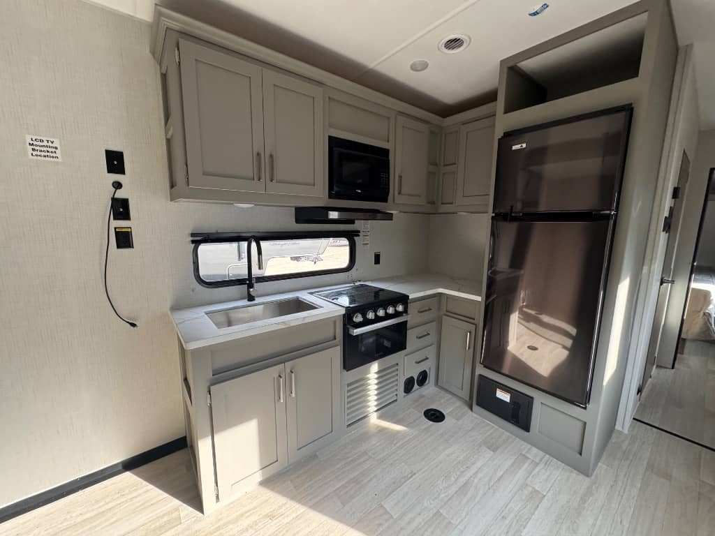 2026 Keystone RV 2026 Keystone RV Raptor Carbon Series Toy Hauler - thumbnail 8