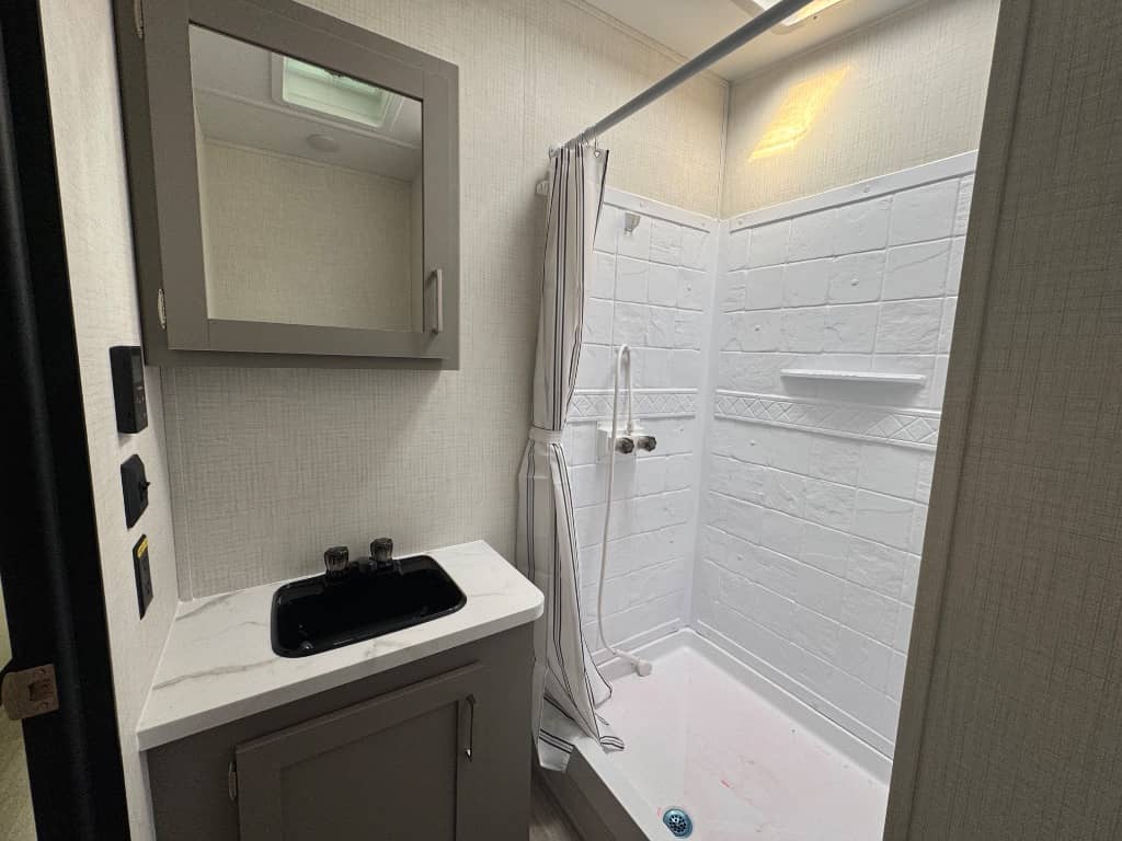 2026 Keystone RV 2026 Keystone RV Raptor Carbon Series Toy Hauler - thumbnail 18