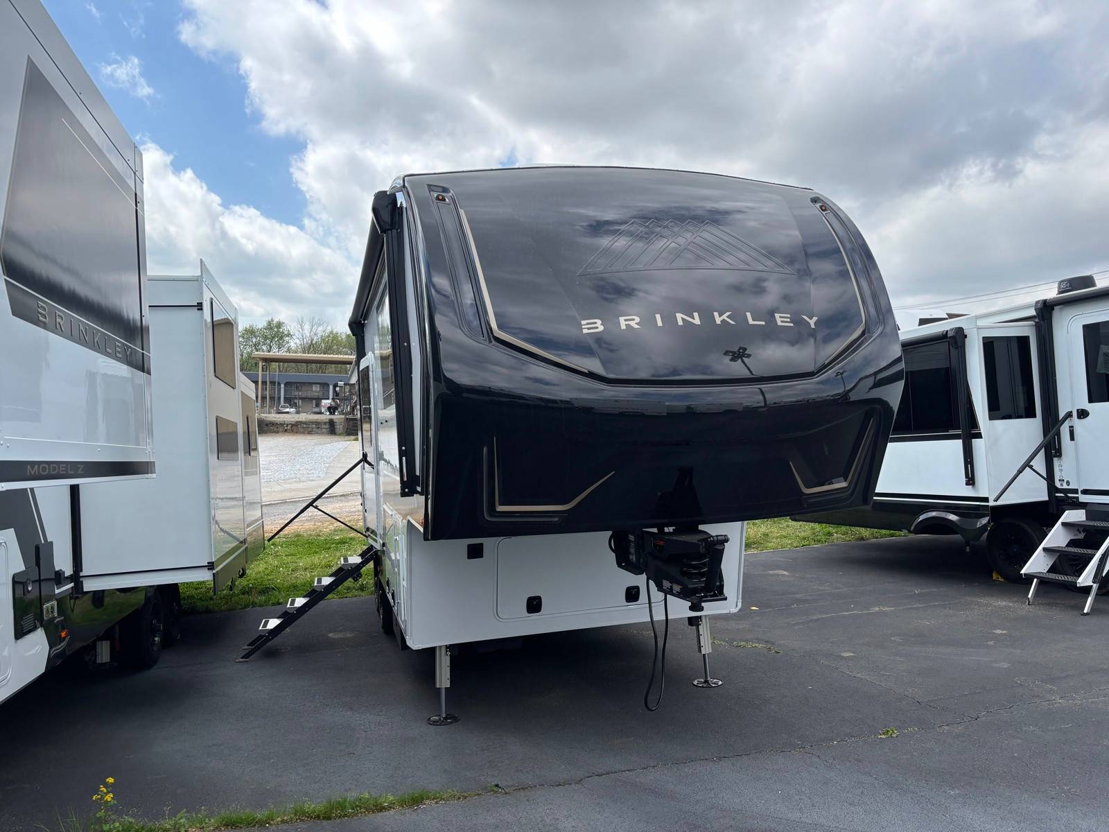2026 Brinkley RV 2026 Brinkley RV Model Z - thumbnail 3