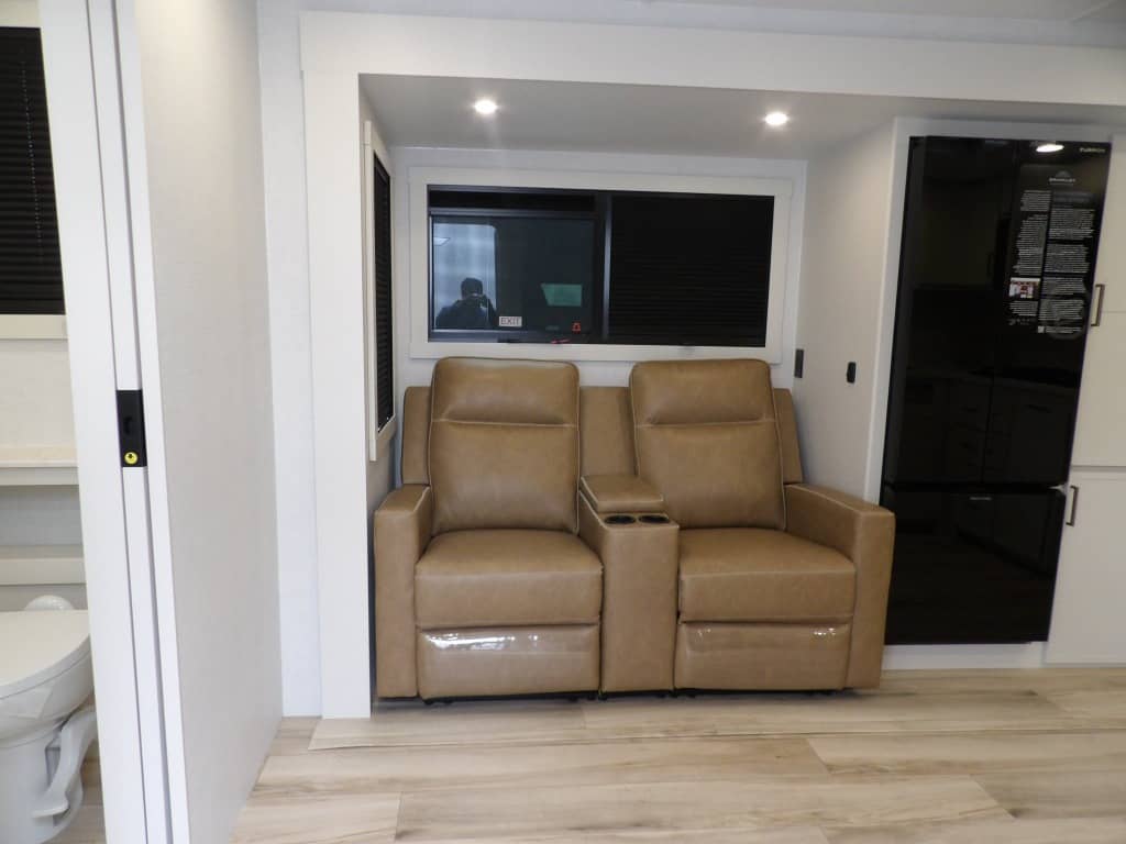 2026 Brinkley RV 2026 Brinkley RV Model IX - thumbnail 3