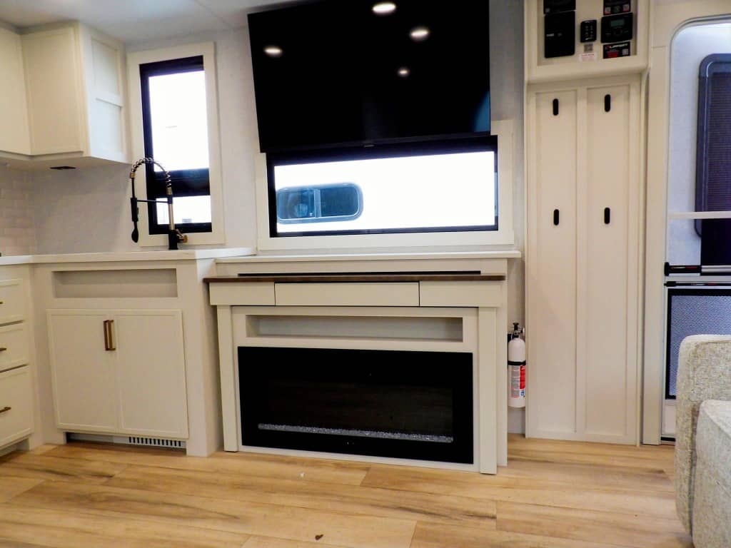 2026 Brinkley RV 2026 Brinkley RV Model IX - thumbnail 4