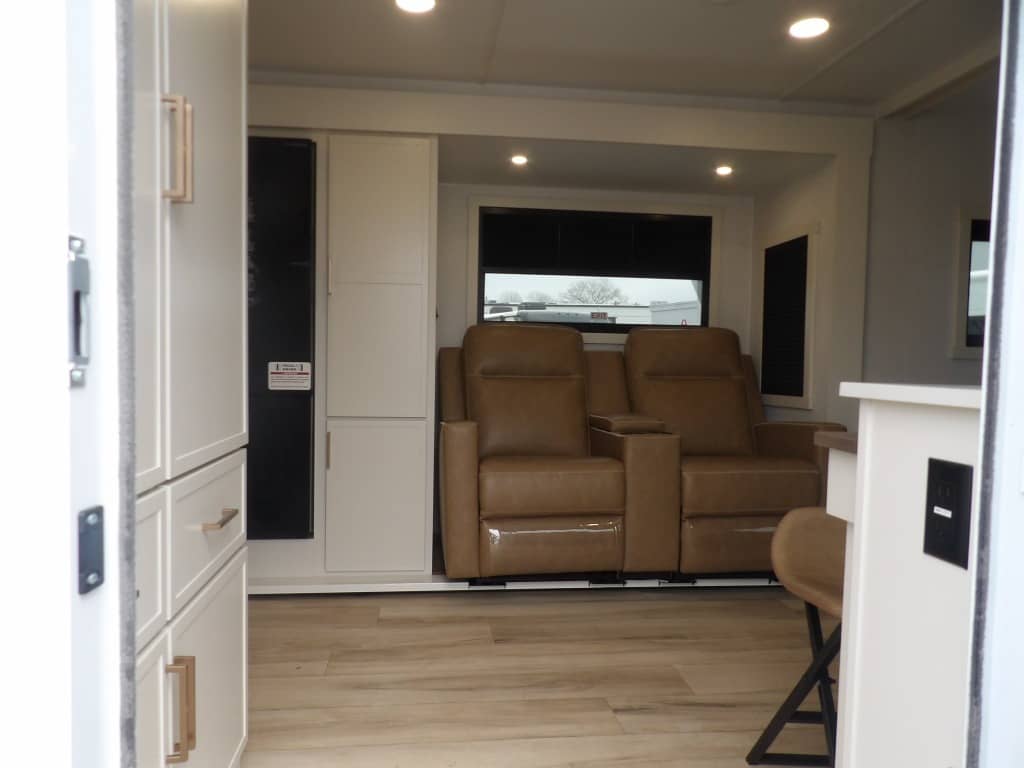 2026 Brinkley RV 2026 Brinkley RV Model IX - thumbnail 3