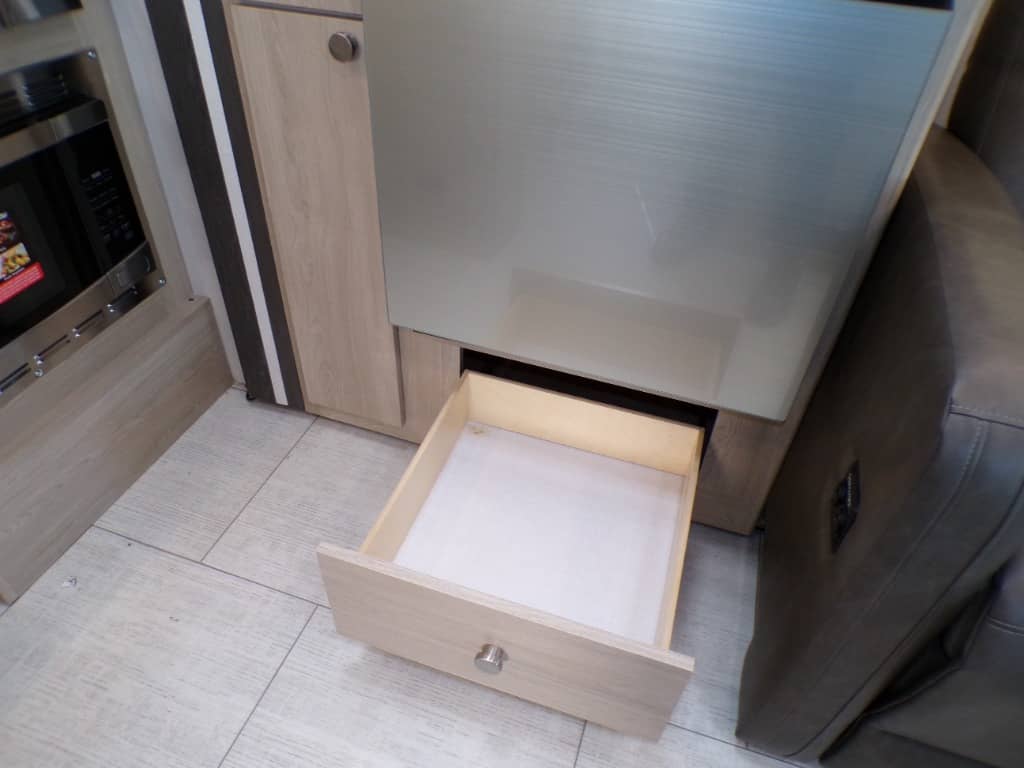 2026 Coachmen 2026 Coachmen Leprechaun - thumbnail 43