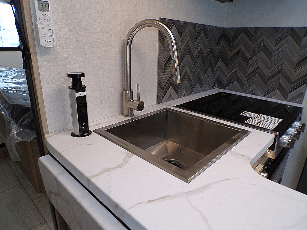 2026 Coachmen 2026 Coachmen Leprechaun - thumbnail 47