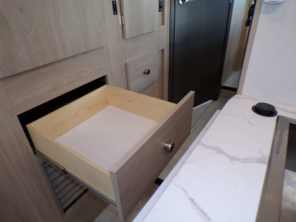 2026 Coachmen 2026 Coachmen Leprechaun - thumbnail 54