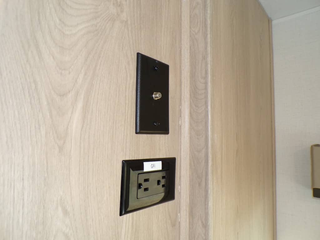 2026 Coachmen 2026 Coachmen Leprechaun - thumbnail 57