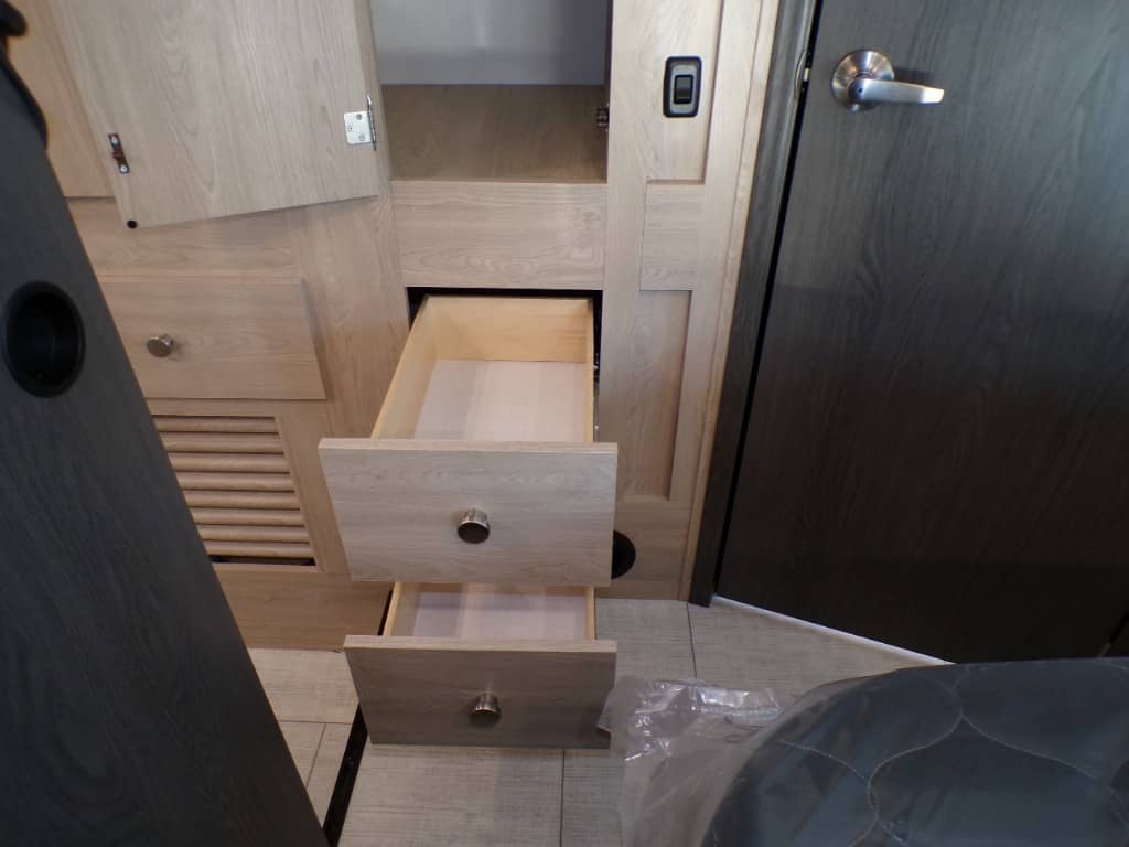 2026 Coachmen 2026 Coachmen Leprechaun - thumbnail 58