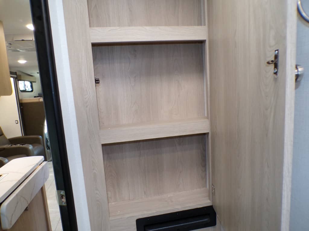 2026 Coachmen 2026 Coachmen Leprechaun - thumbnail 65