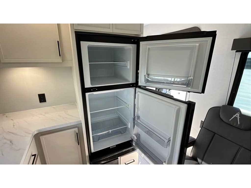 2026 Grand Design 2026 Grand Design Momentum Mav Toy Hauler - thumbnail 13