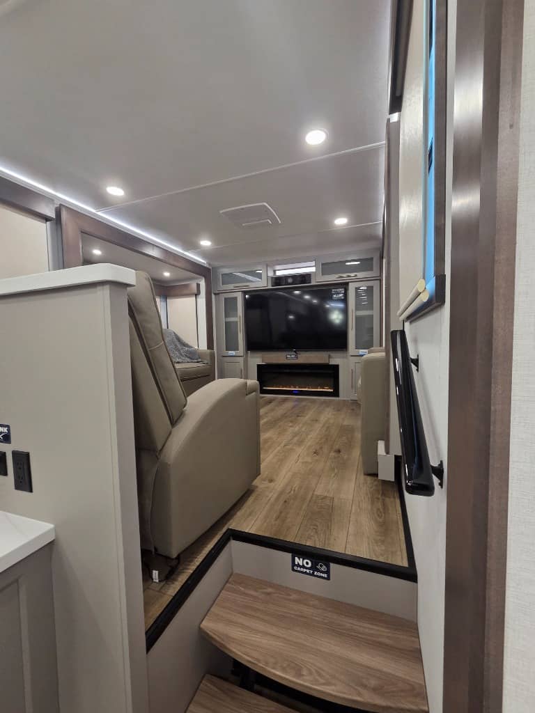 2026 Alliance RV 2026 Alliance RV Paradigm - thumbnail 11