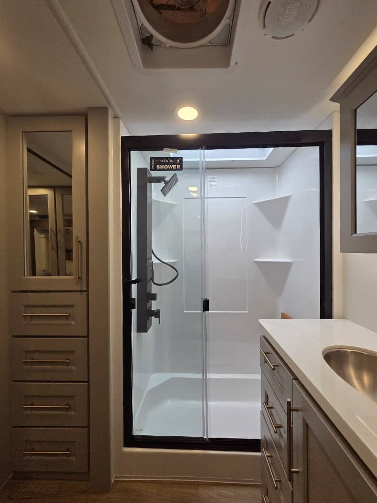 2026 Alliance RV 2026 Alliance RV Paradigm - thumbnail 25