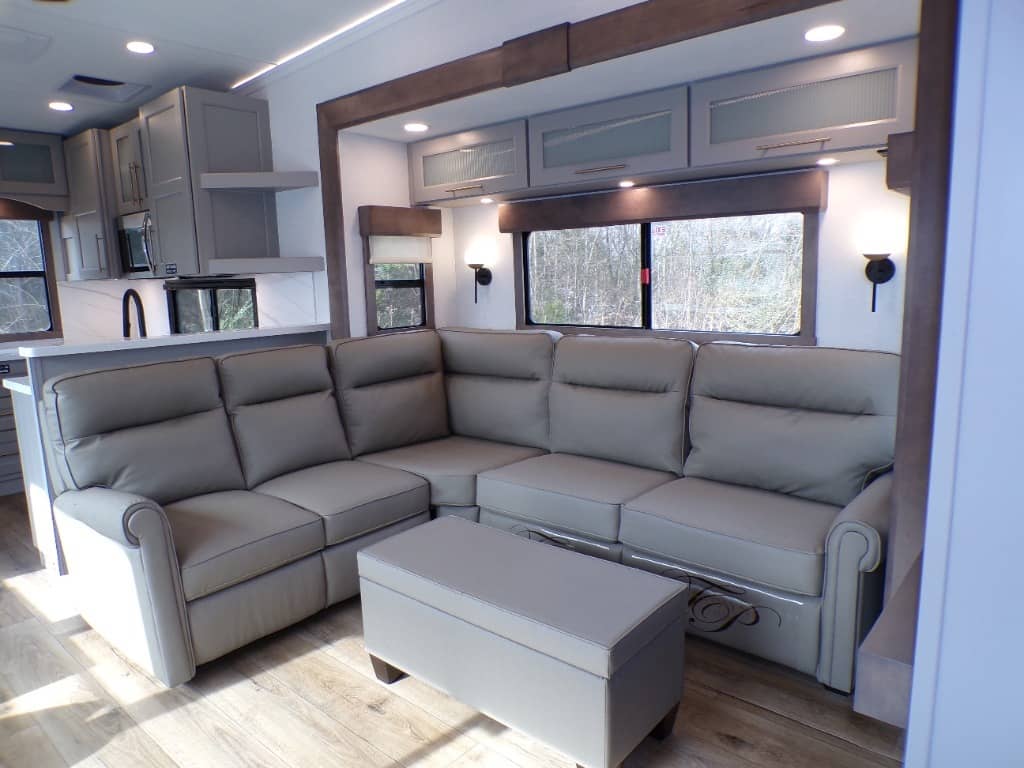 2026 Alliance RV 2026 Alliance RV Paradigm - thumbnail 18