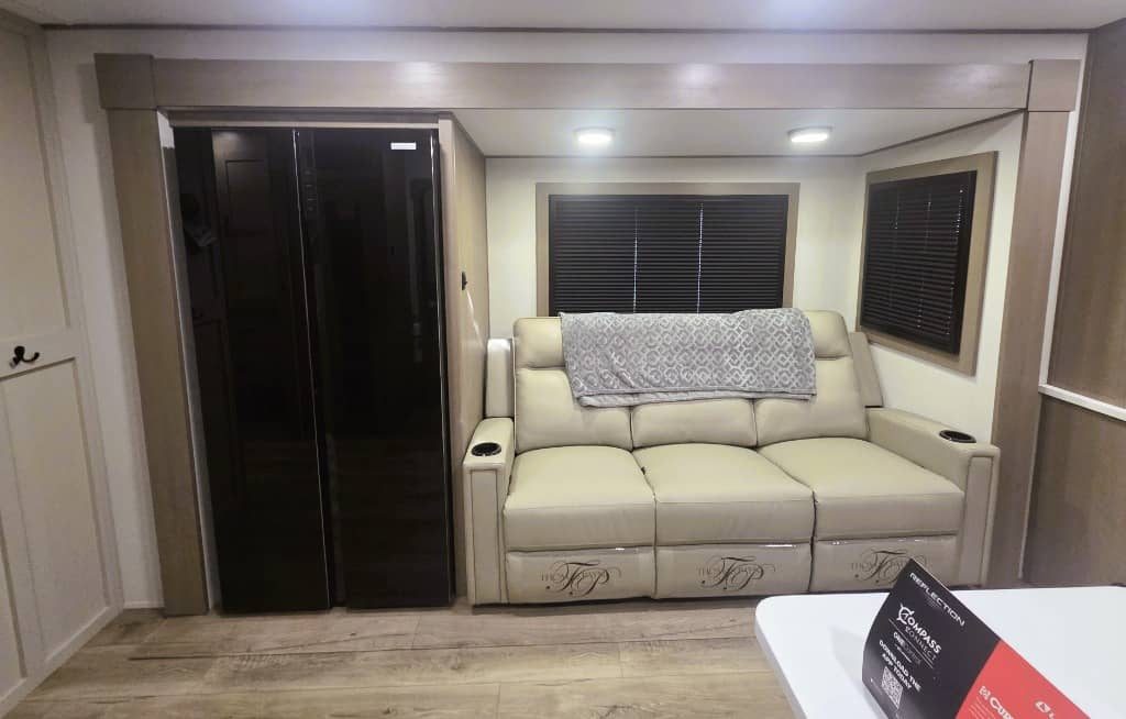 2026 Grand Design 2026 Grand Design Reflection - thumbnail 7