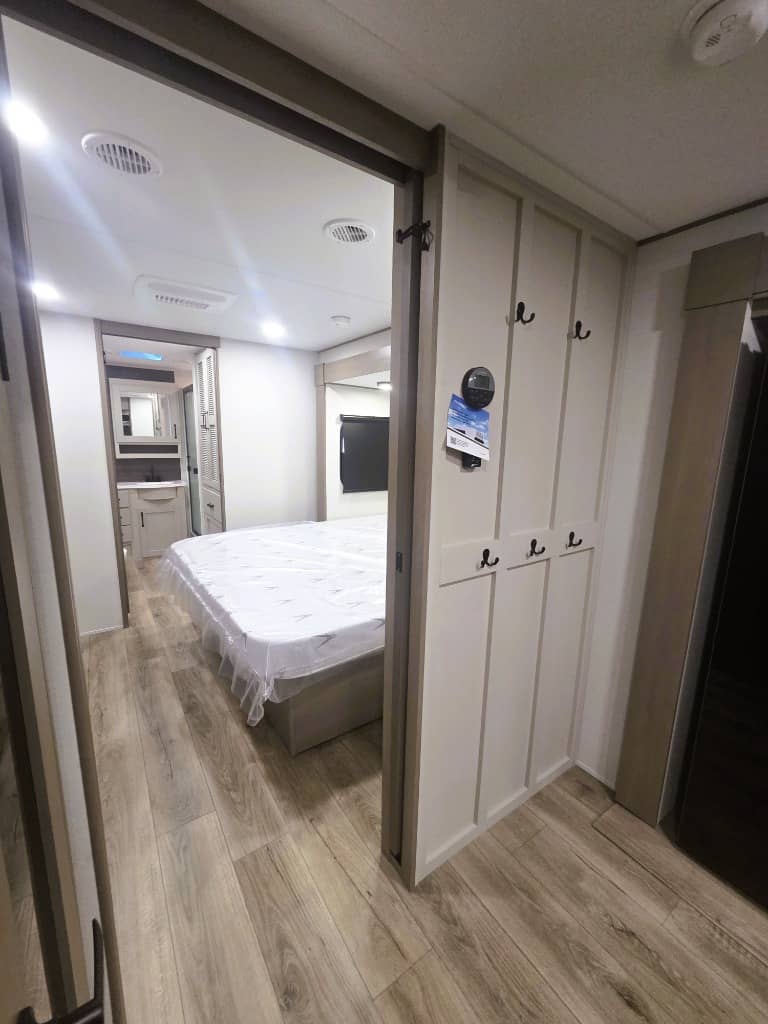 2026 Grand Design 2026 Grand Design Reflection - thumbnail 11