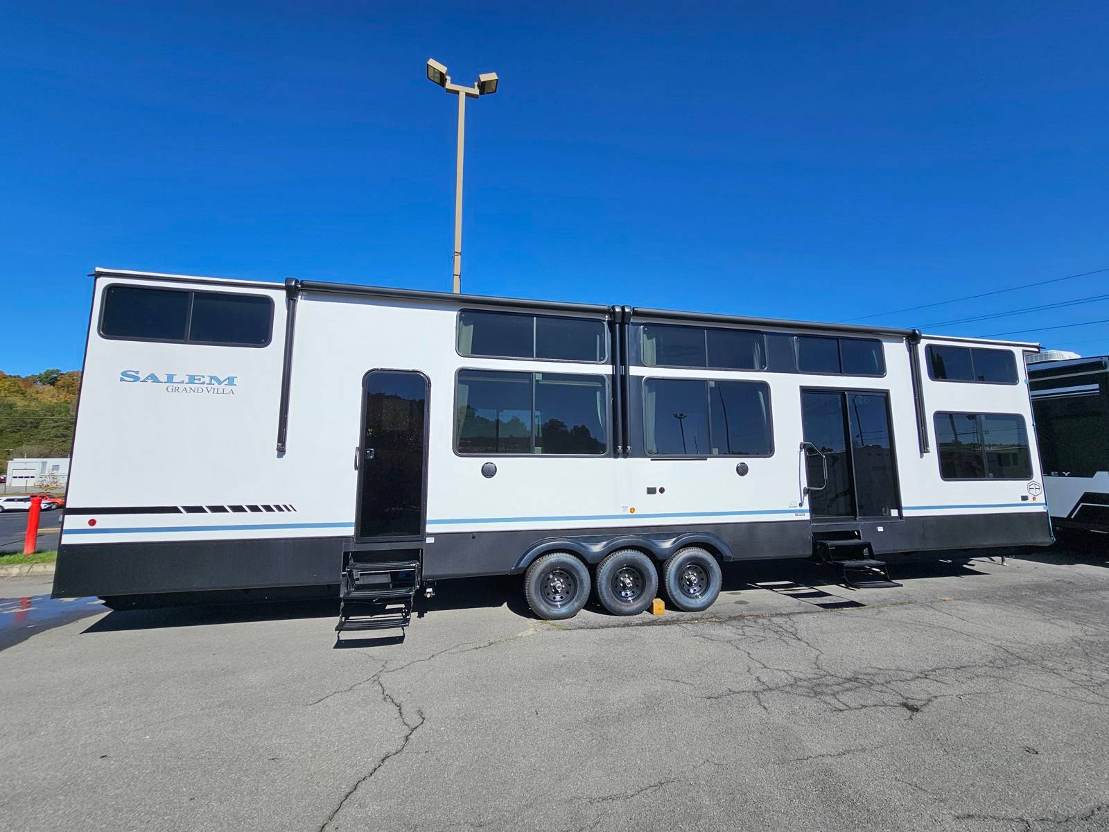 2025 Forest River 2025 Forest River Salem Grand Villa Destination Trailer - thumbnail 6