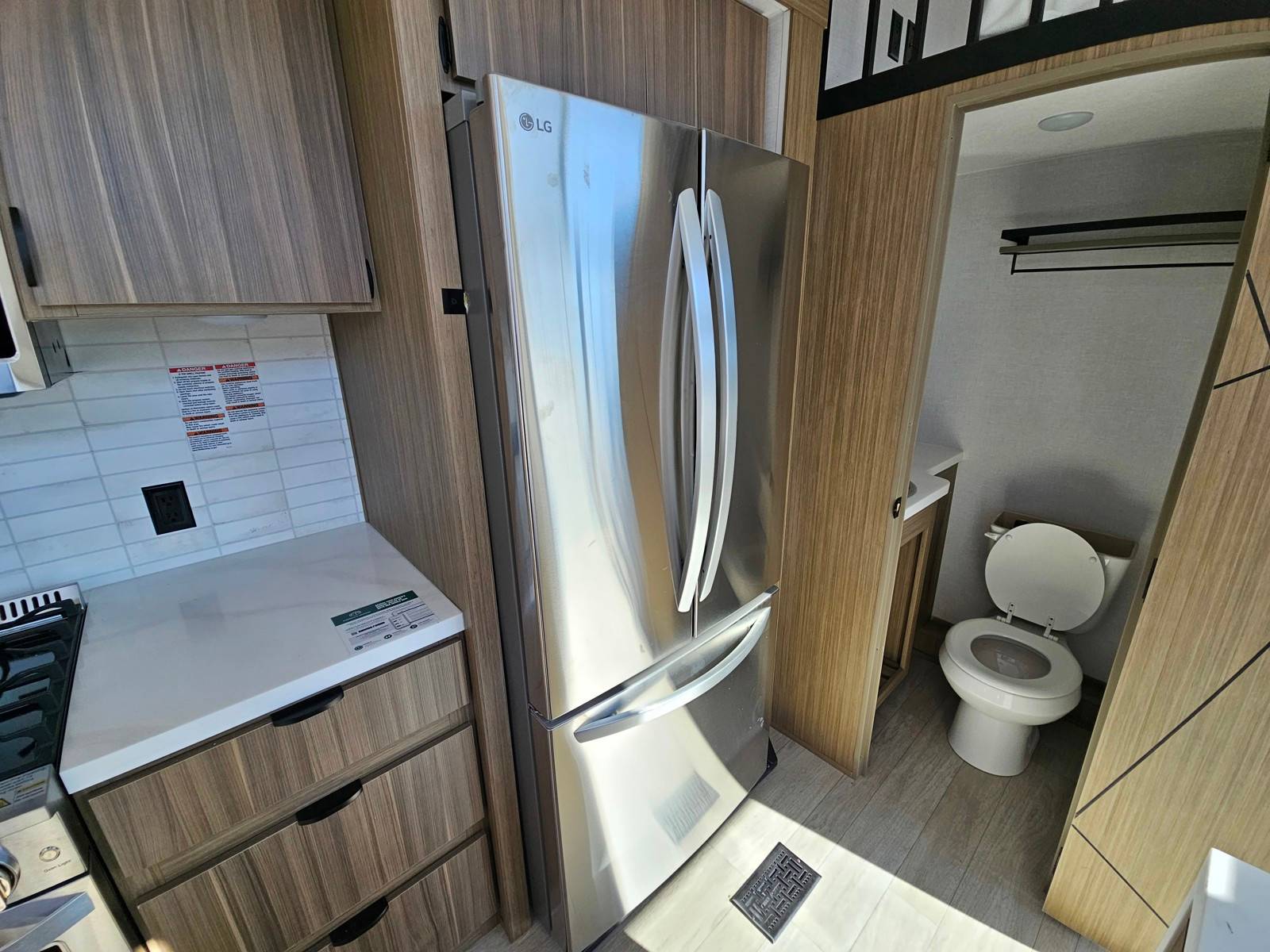 2025 Forest River 2025 Forest River Salem Grand Villa Destination Trailer - thumbnail 18