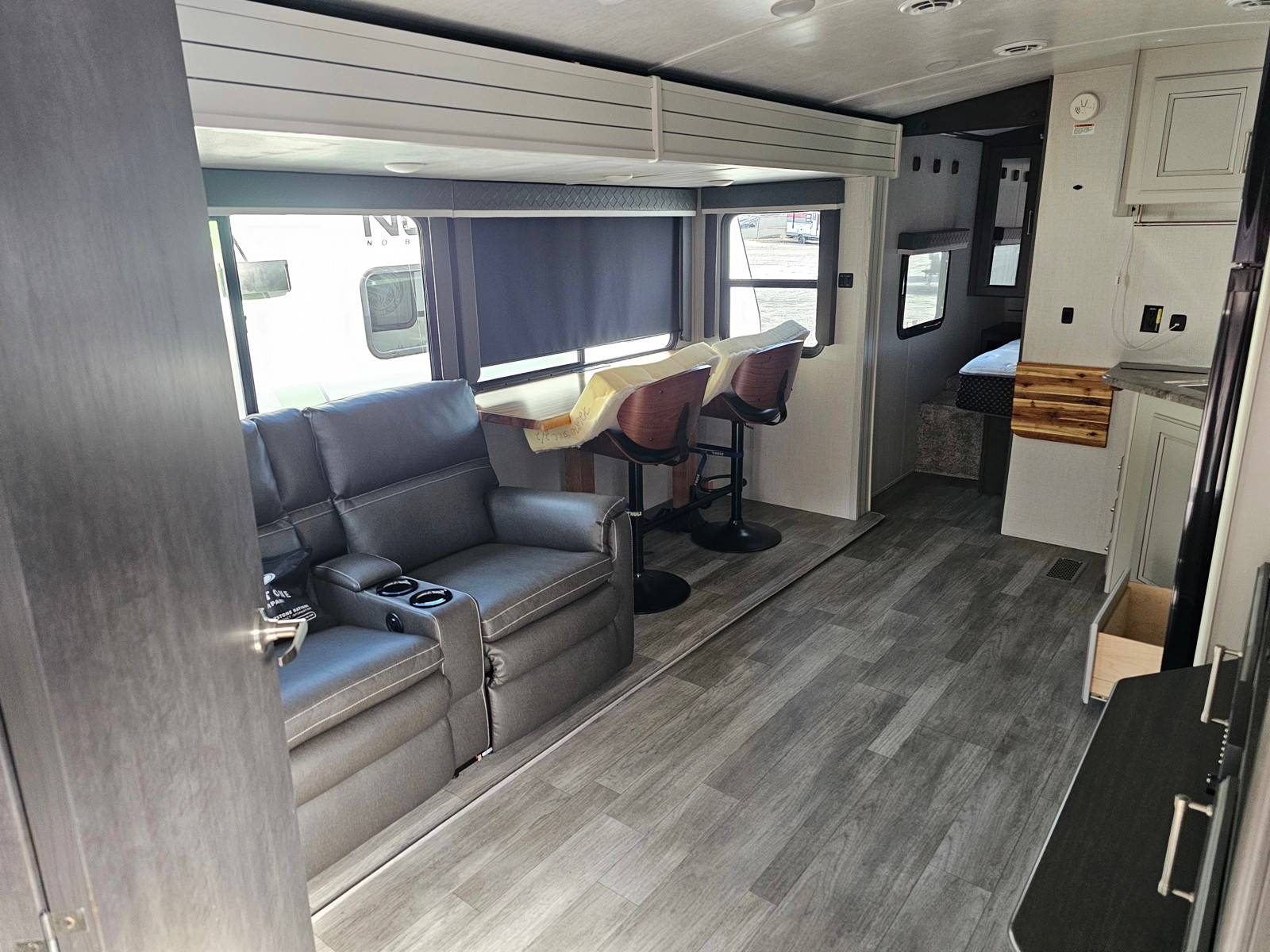 2024 Keystone RV 2024 Keystone RV Keystone Cougar - thumbnail 12