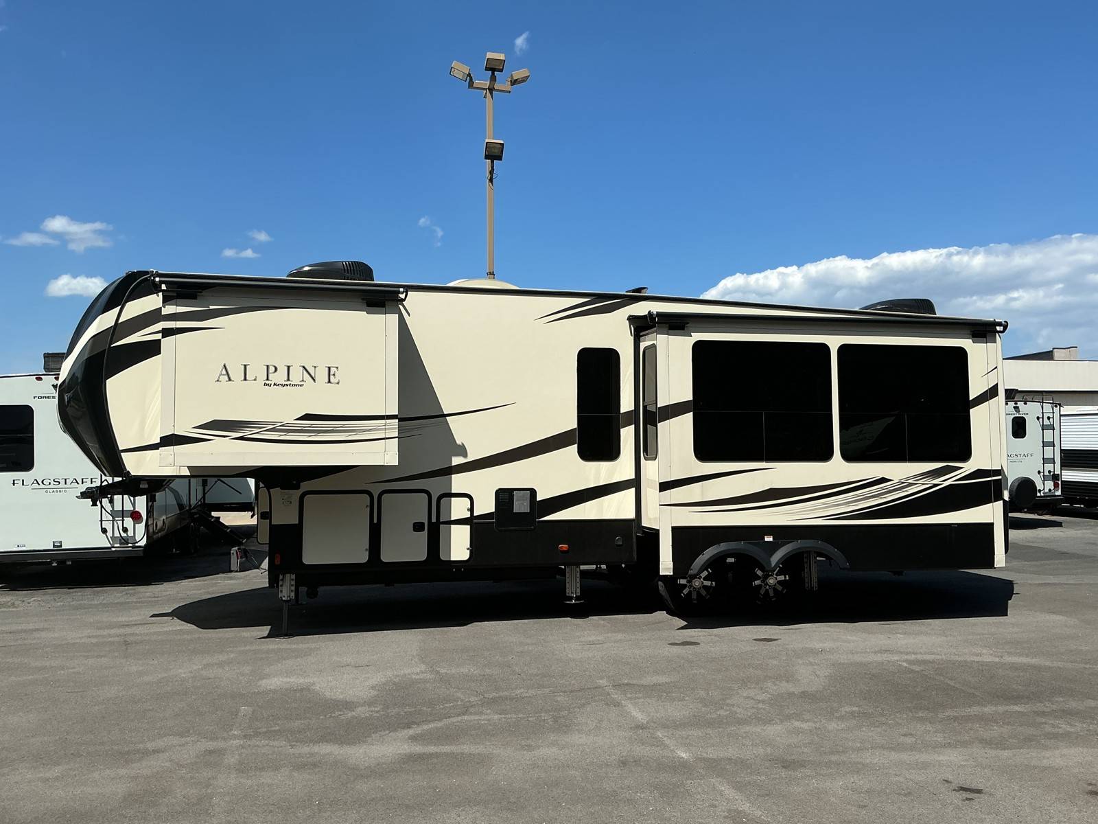 2020 Keystone RV 2020 Keystone RV Alpine - thumbnail 4
