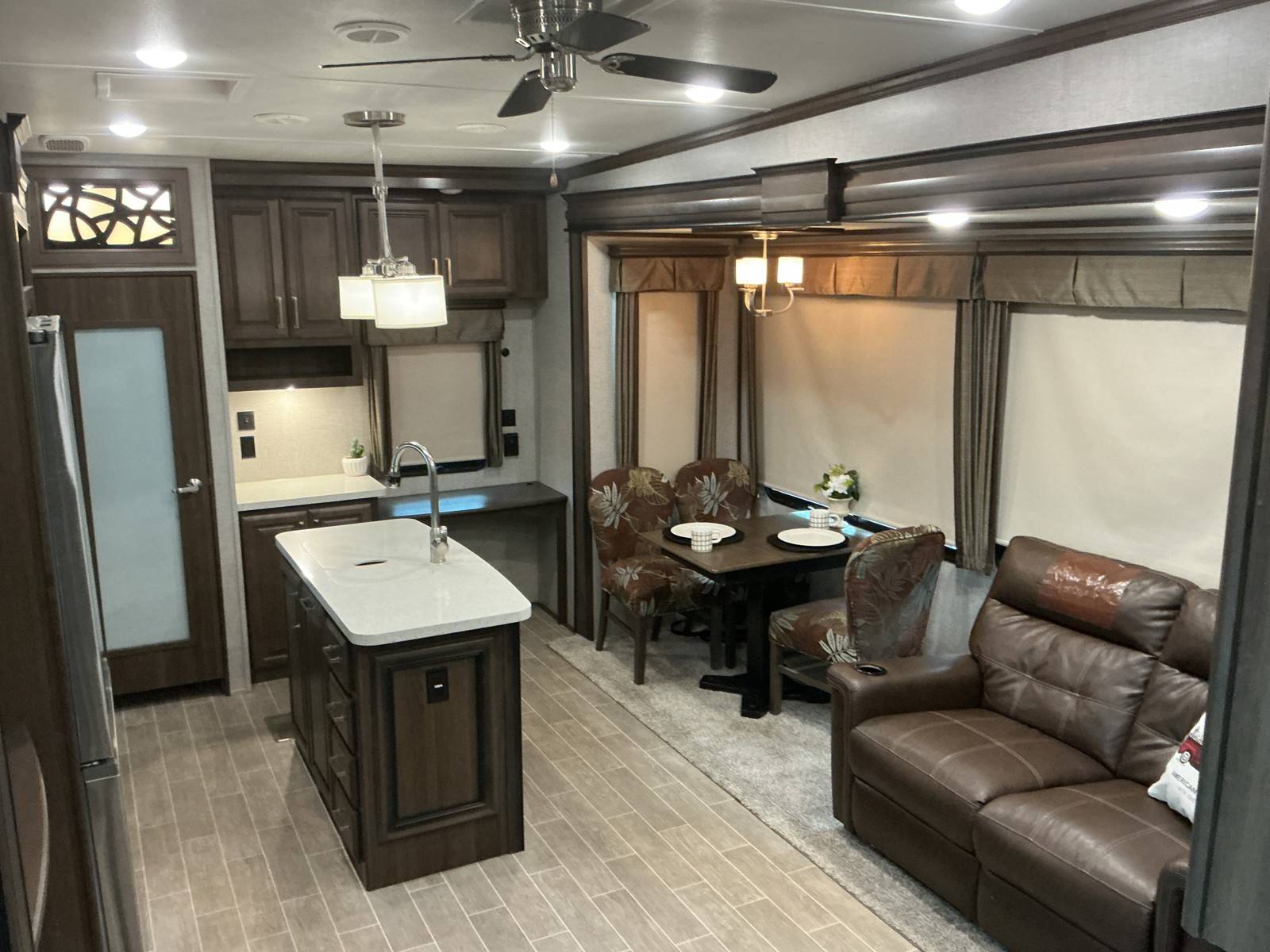 2020 Keystone RV 2020 Keystone RV Alpine - thumbnail 14
