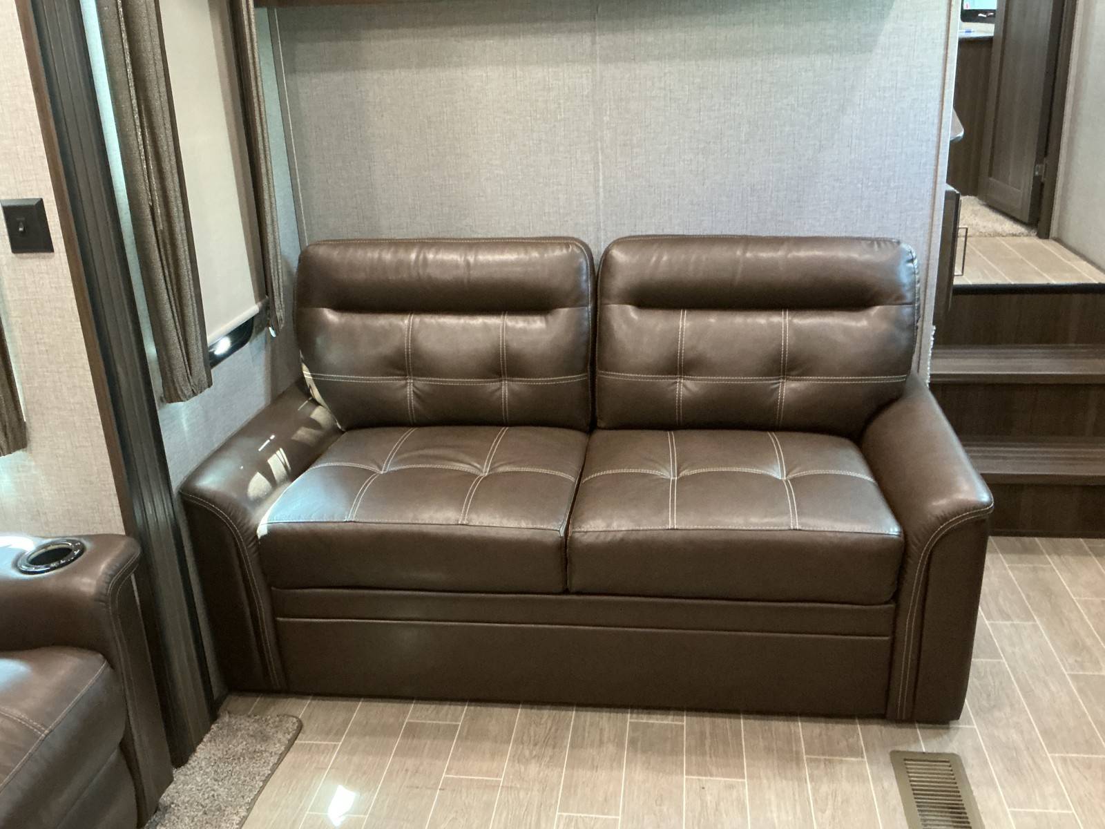 2020 Keystone RV 2020 Keystone RV Alpine - thumbnail 24