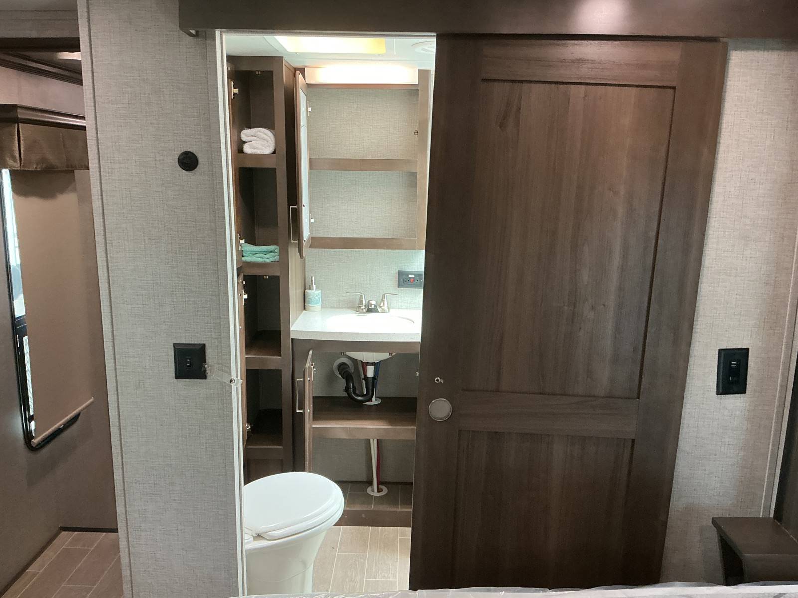 2020 Keystone RV 2020 Keystone RV Alpine - thumbnail 30