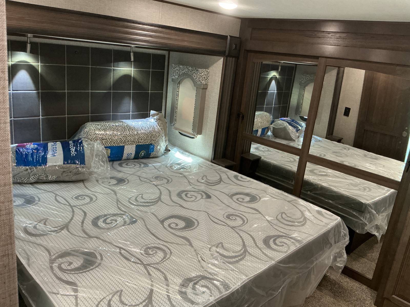 2020 Keystone RV 2020 Keystone RV Alpine - thumbnail 38