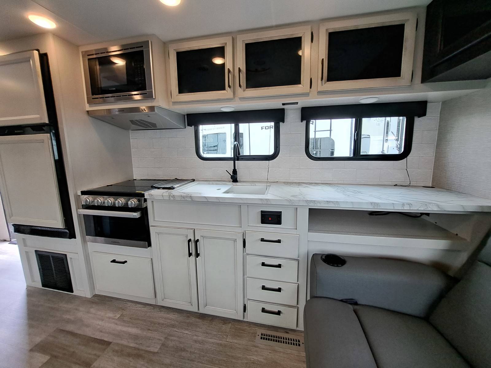 2023 Jayco 2023 Jayco Jay Feather - thumbnail 9