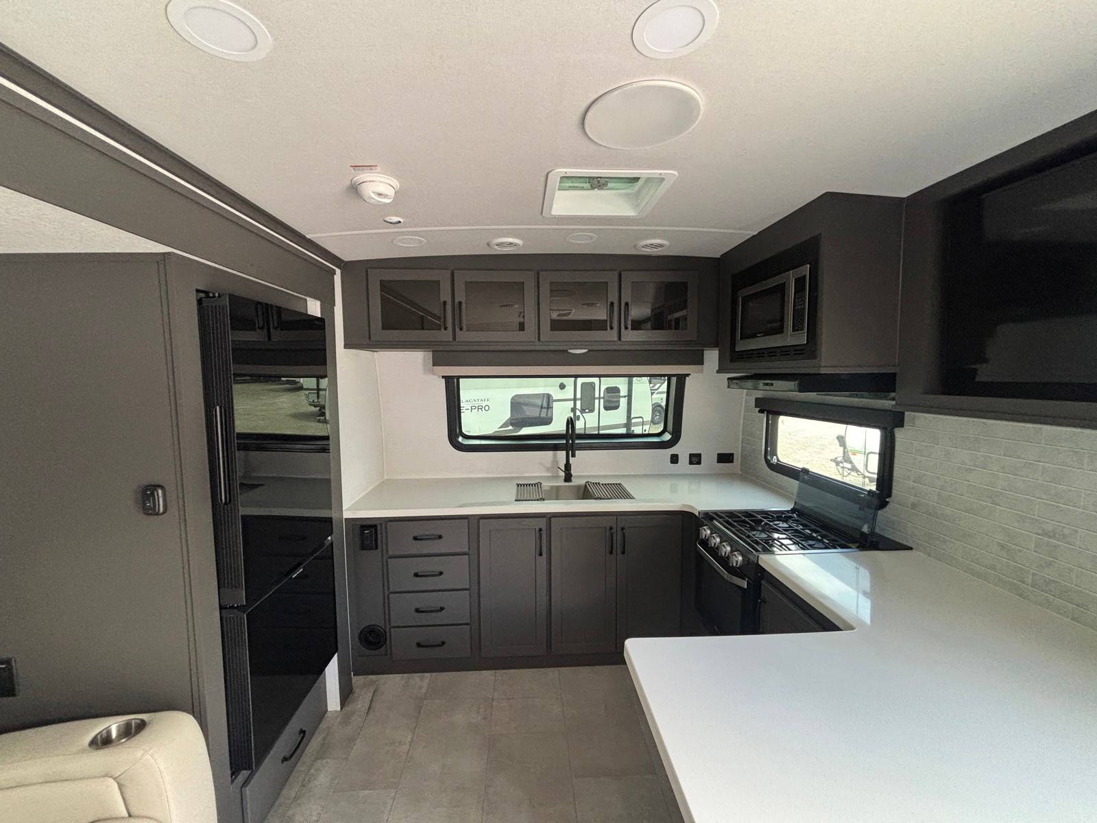 2025 Forest River 2025 Forest River Flagstaff Classic - thumbnail 6