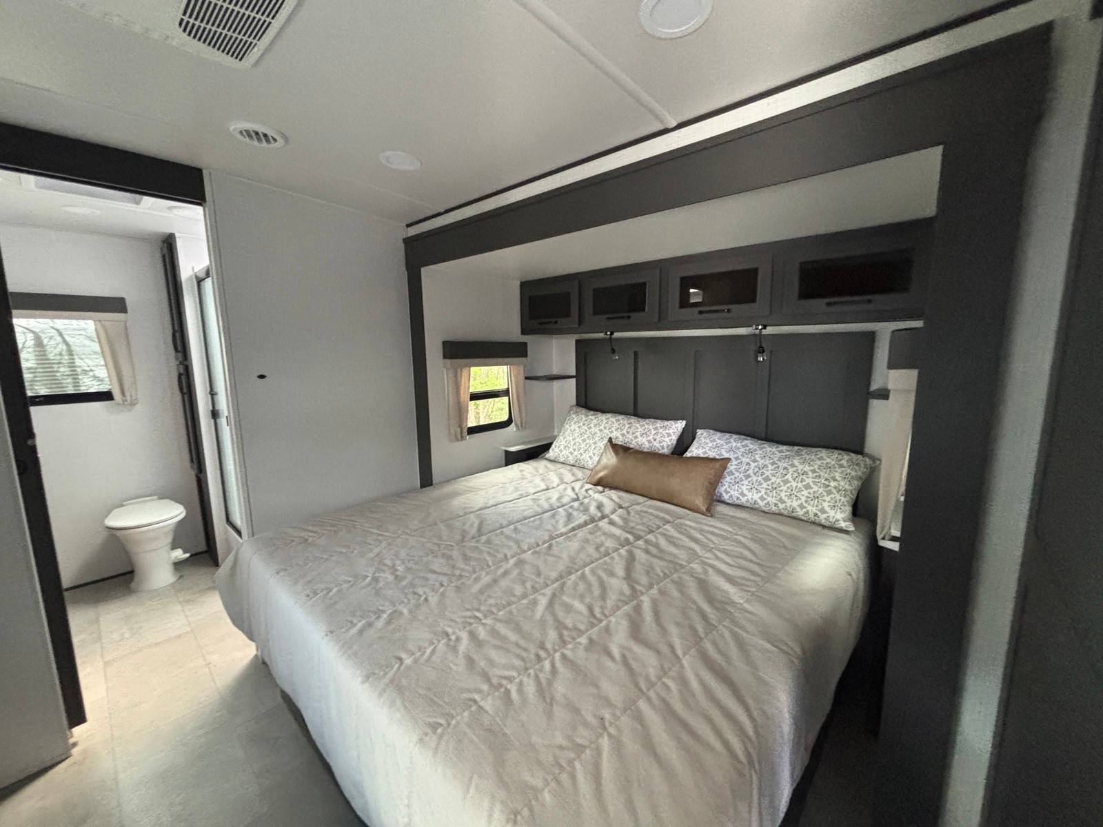 2025 Forest River 2025 Forest River Flagstaff Classic - thumbnail 7