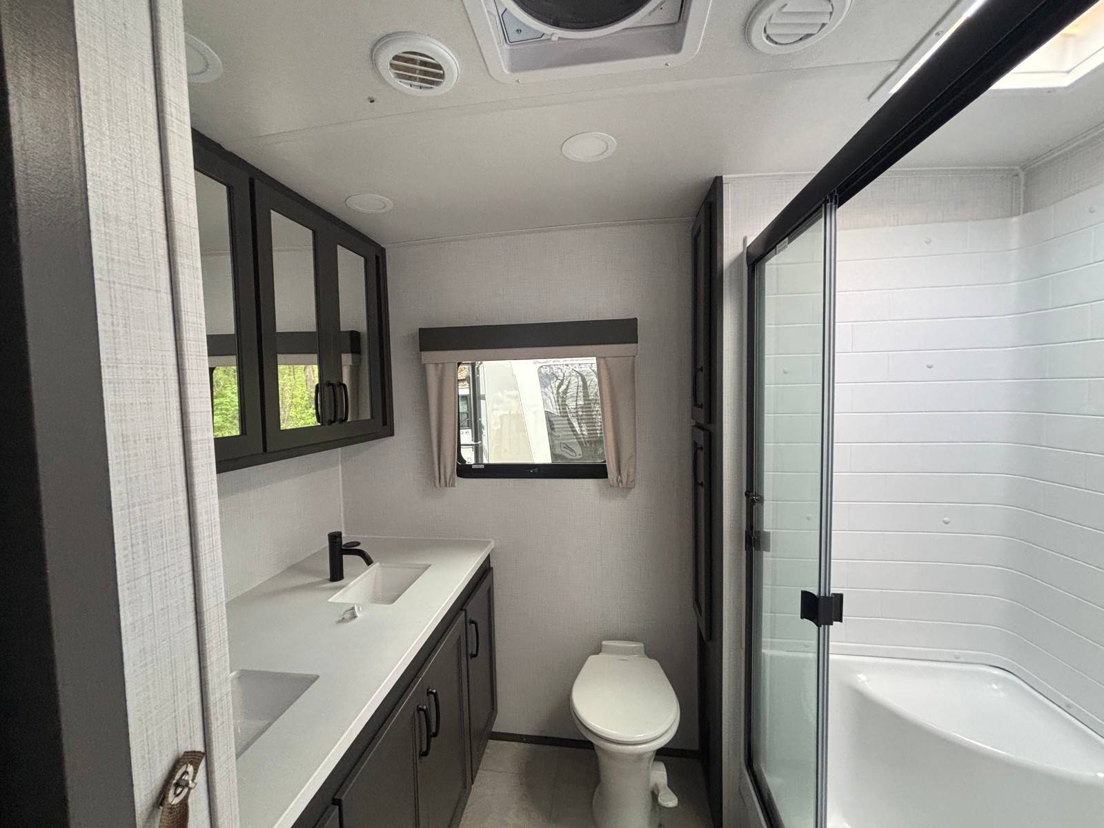 2025 Forest River 2025 Forest River Flagstaff Classic - thumbnail 9