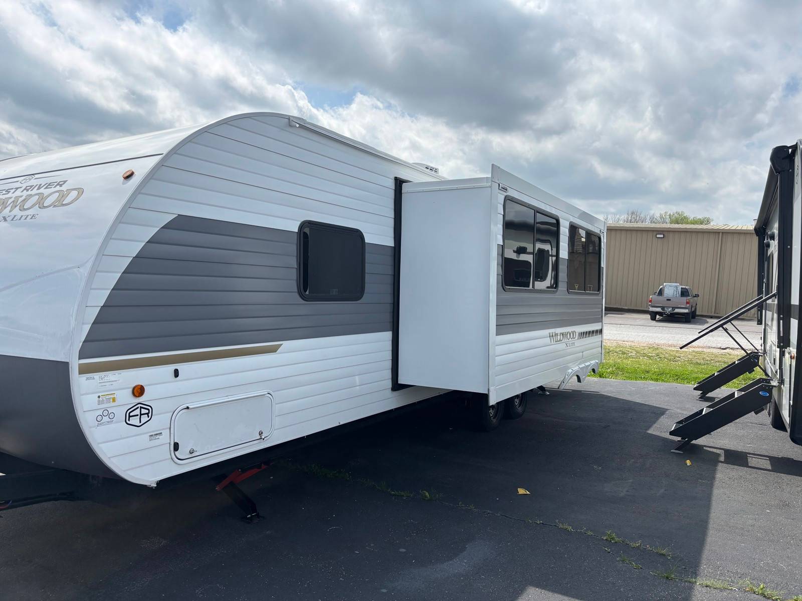 2026 Forest River 2026 Forest River Wildwood X-Lite - thumbnail 4