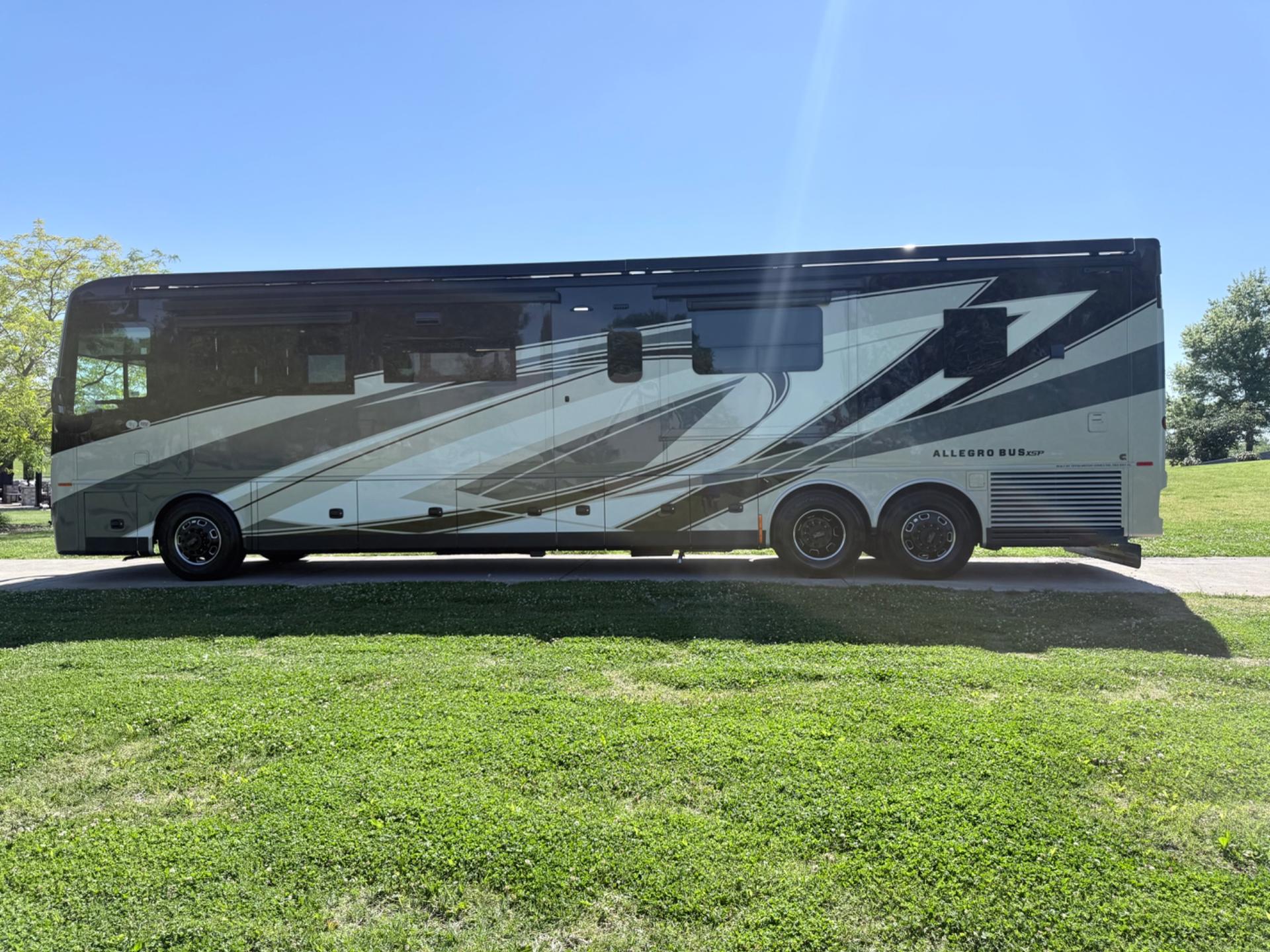 2026 Tiffin 2026 Tiffin Allegro Bus - thumbnail 11