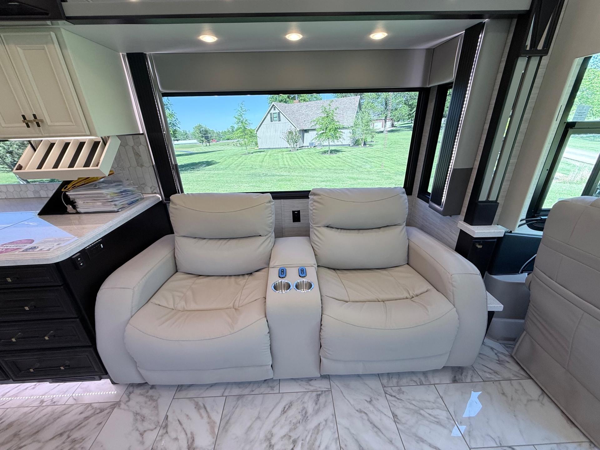 2026 Tiffin 2026 Tiffin Allegro Bus - thumbnail 18