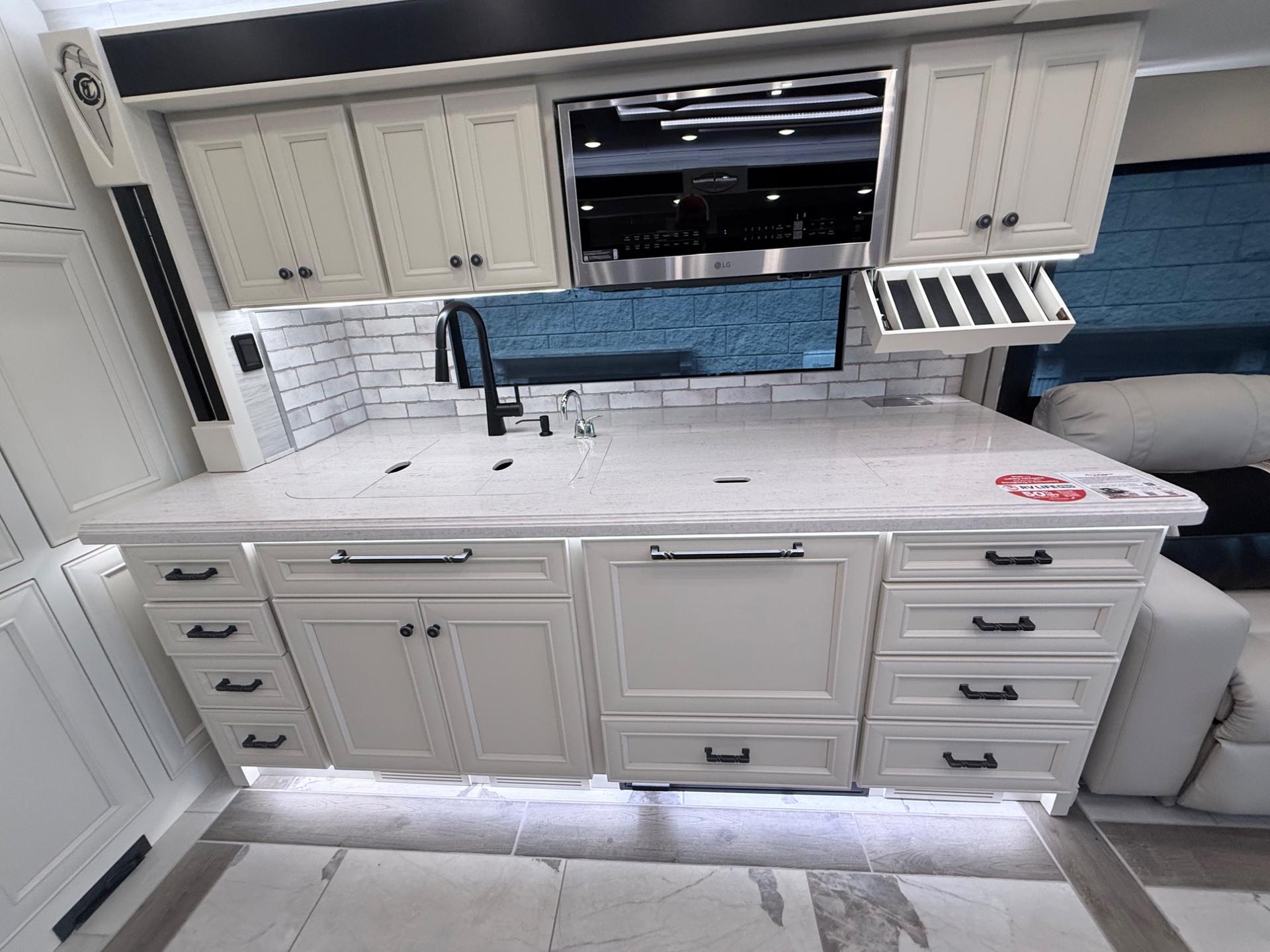 2026 TIFFIN MOTORHOMES 2026 TIFFIN MOTORHOMES Allegro Bus - thumbnail 24