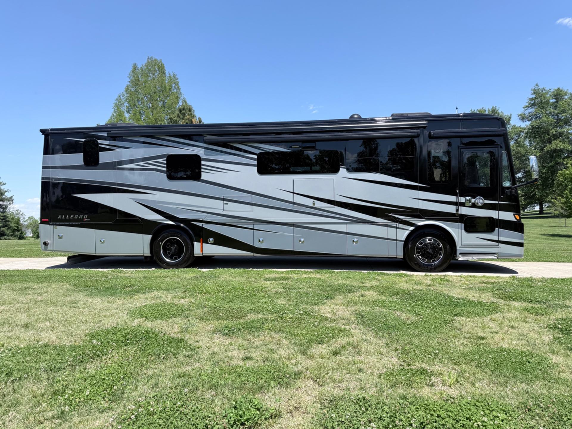 2026 Tiffin 2026 Tiffin Allegro Red - thumbnail 4