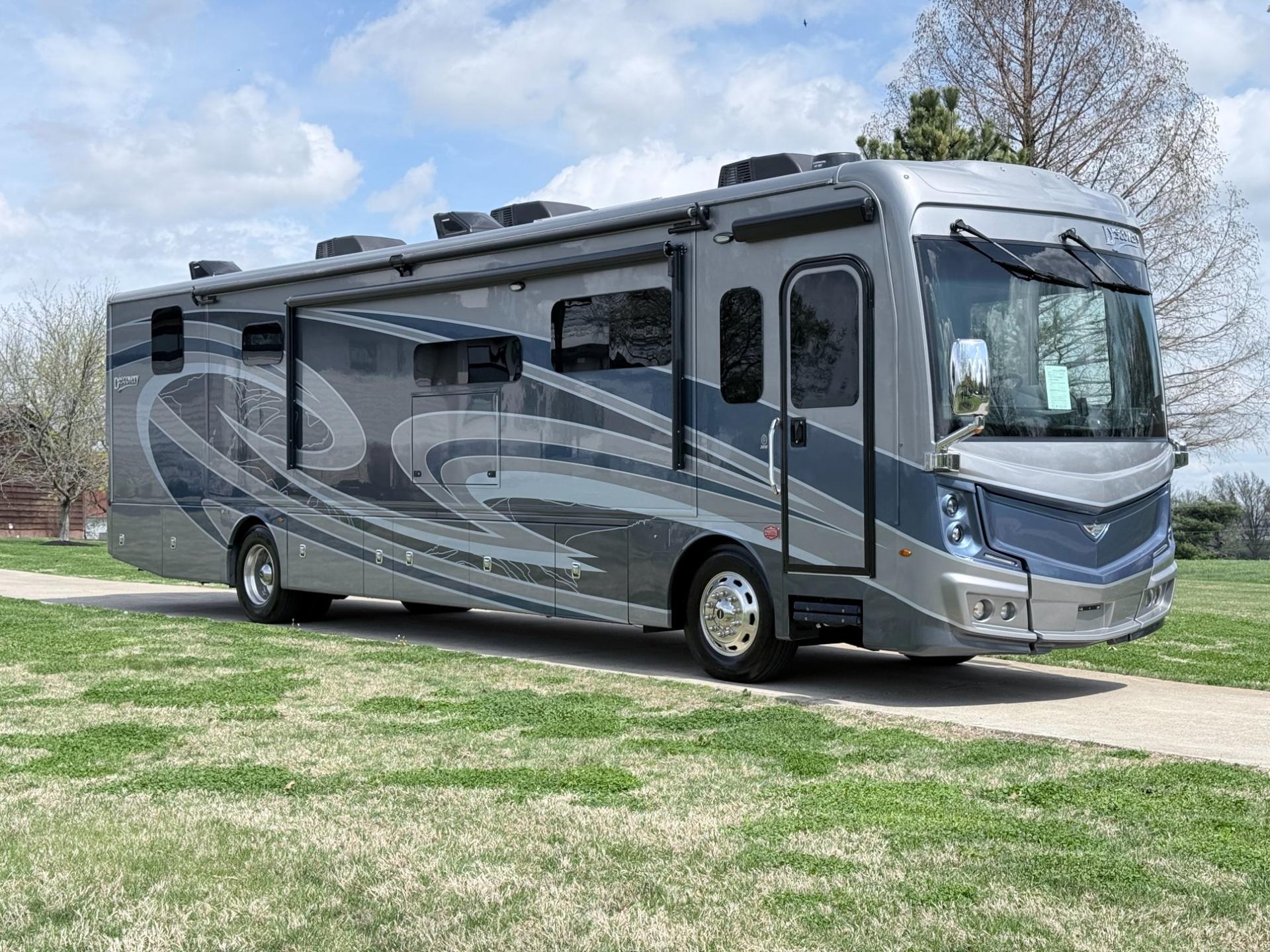 2024 Fleetwood Discovery 38W