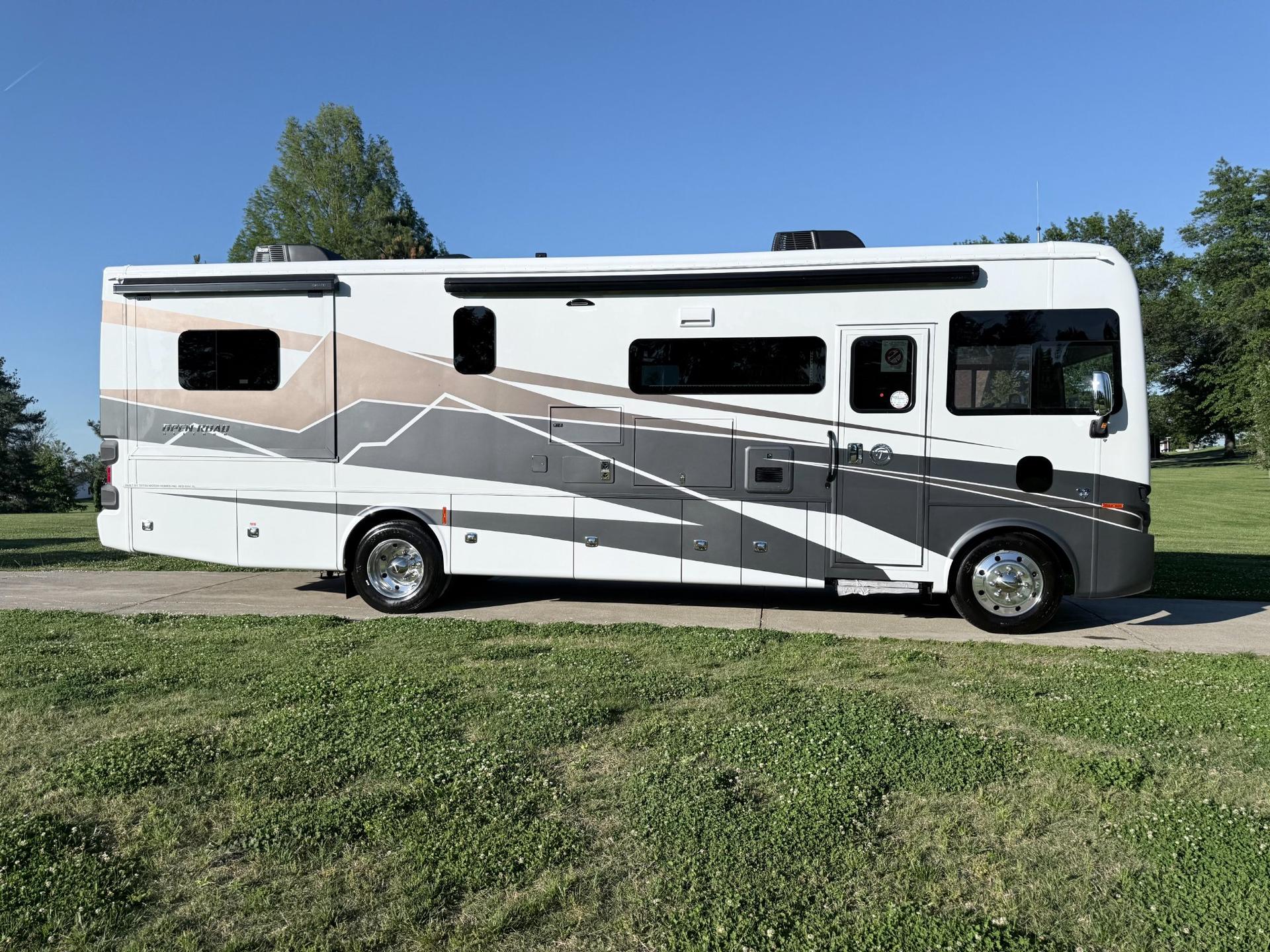 2026 Tiffin 2026 Tiffin Allegro Open Road - thumbnail 3