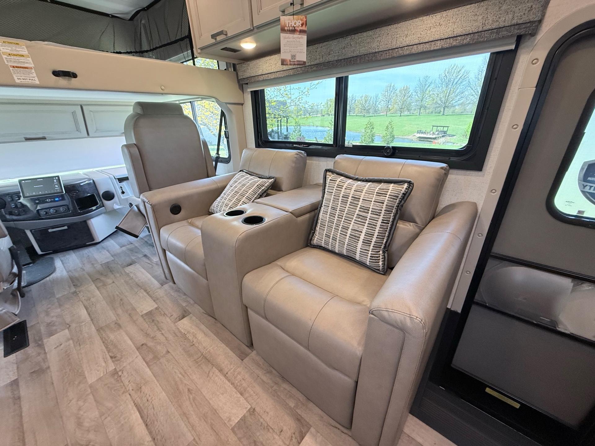 2026 Thor Motor Coach 2026 Thor Motor Coach Palazzo - thumbnail 11
