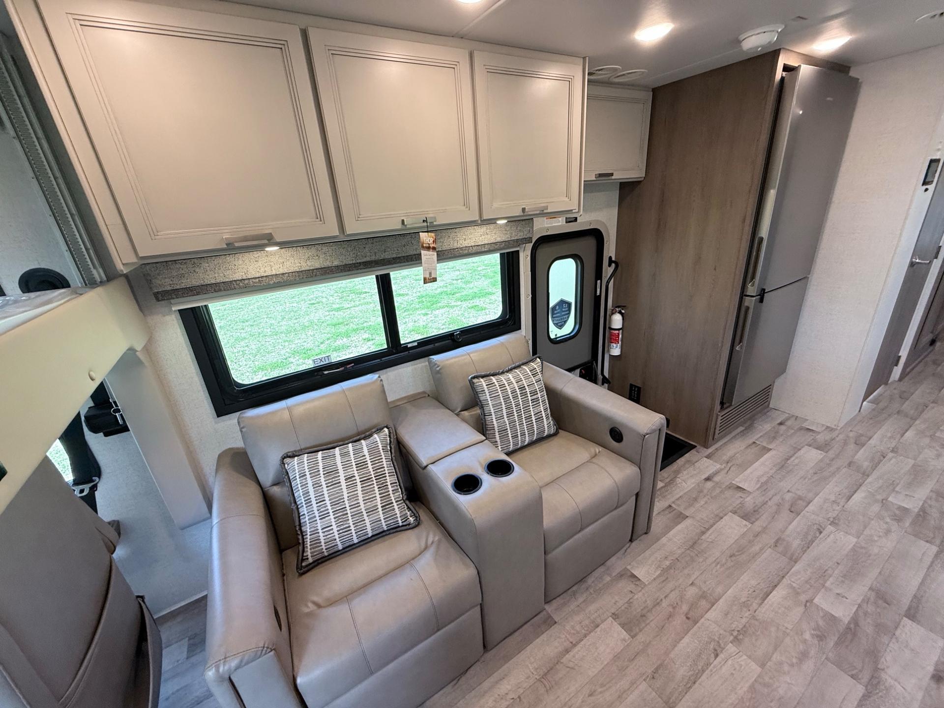2026 Thor Motor Coach 2026 Thor Motor Coach Palazzo - thumbnail 14