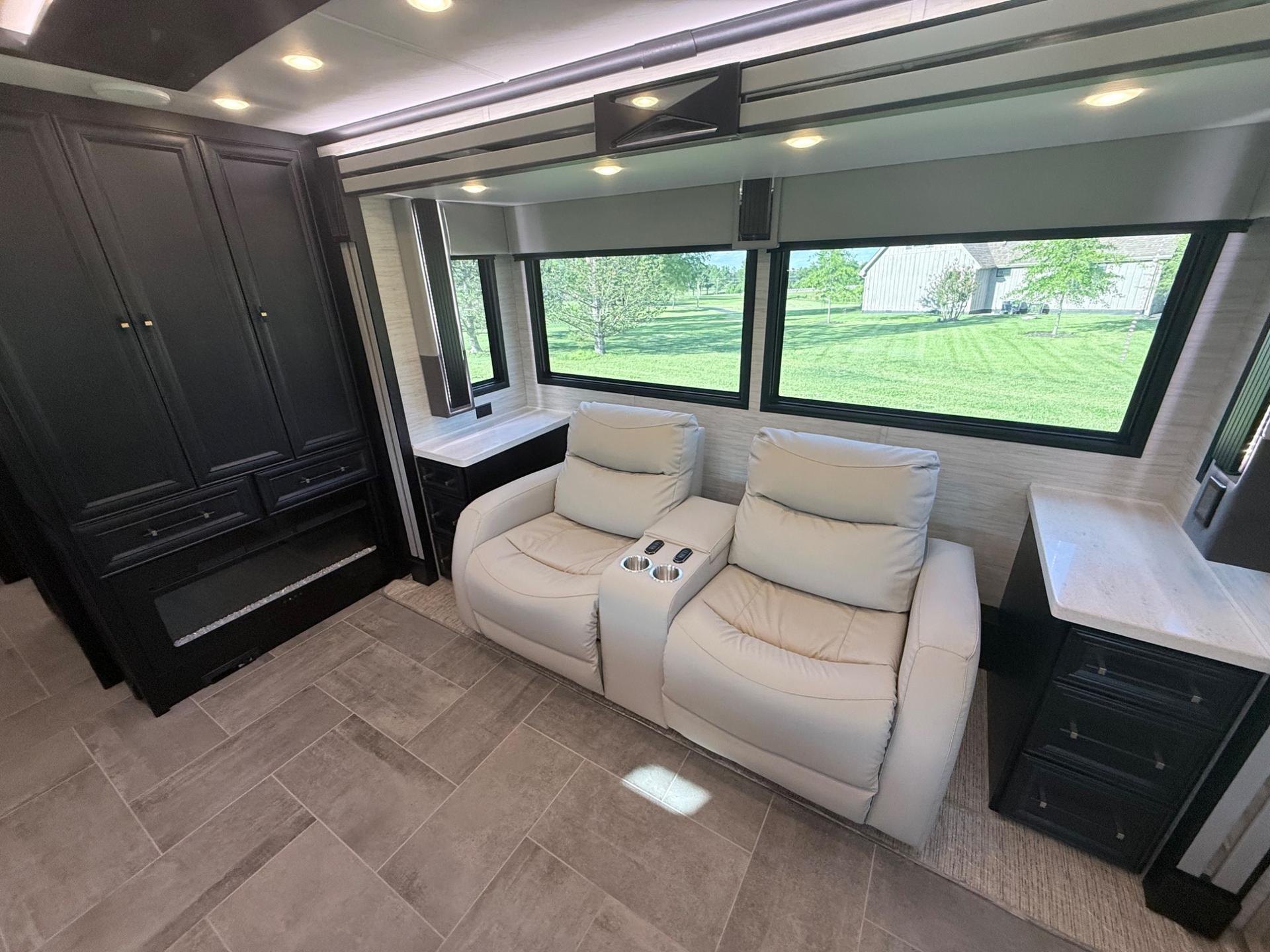 2026 Tiffin 2026 Tiffin Allegro Bus - thumbnail 15