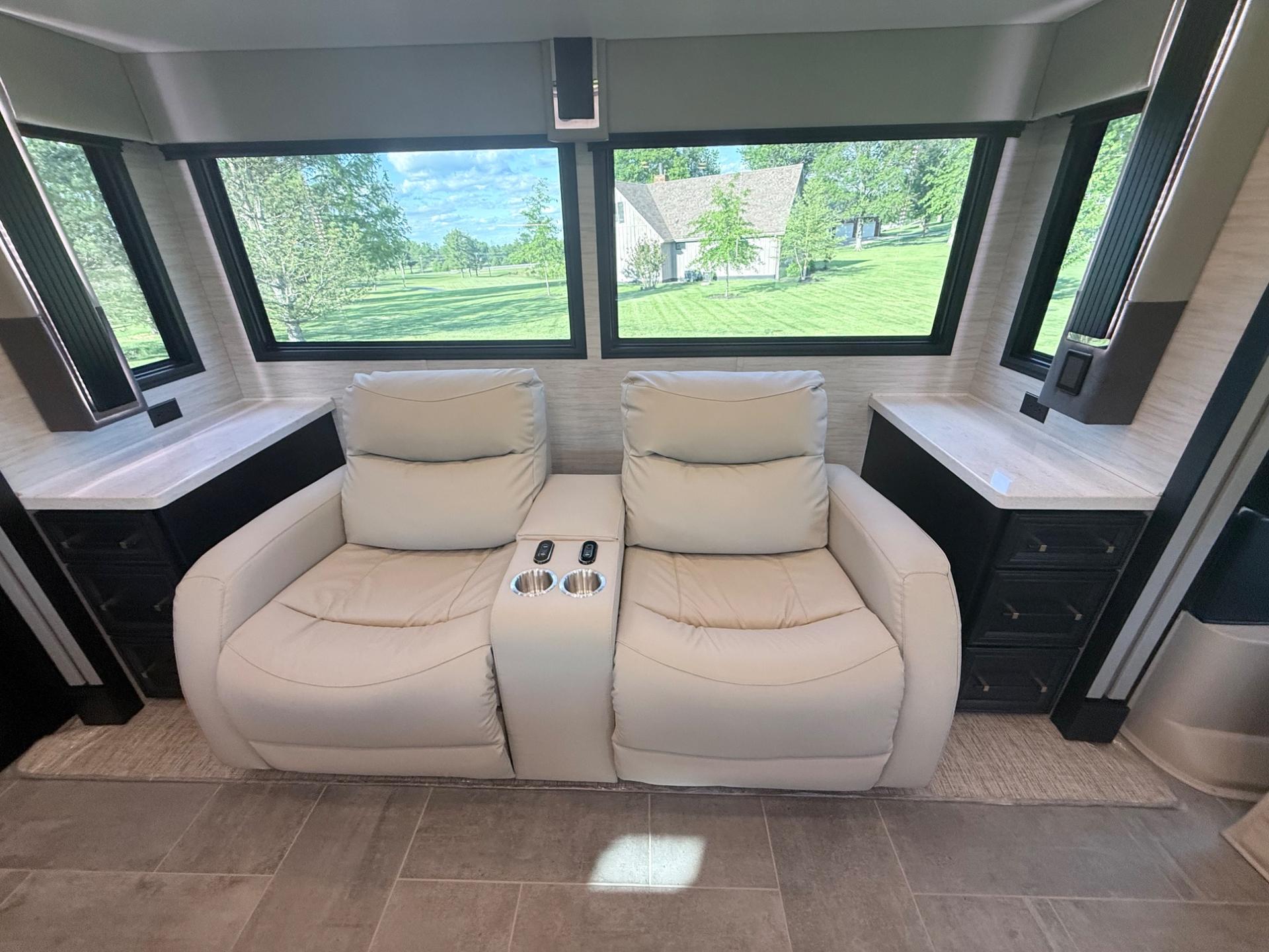 2026 Tiffin 2026 Tiffin Allegro Bus - thumbnail 16