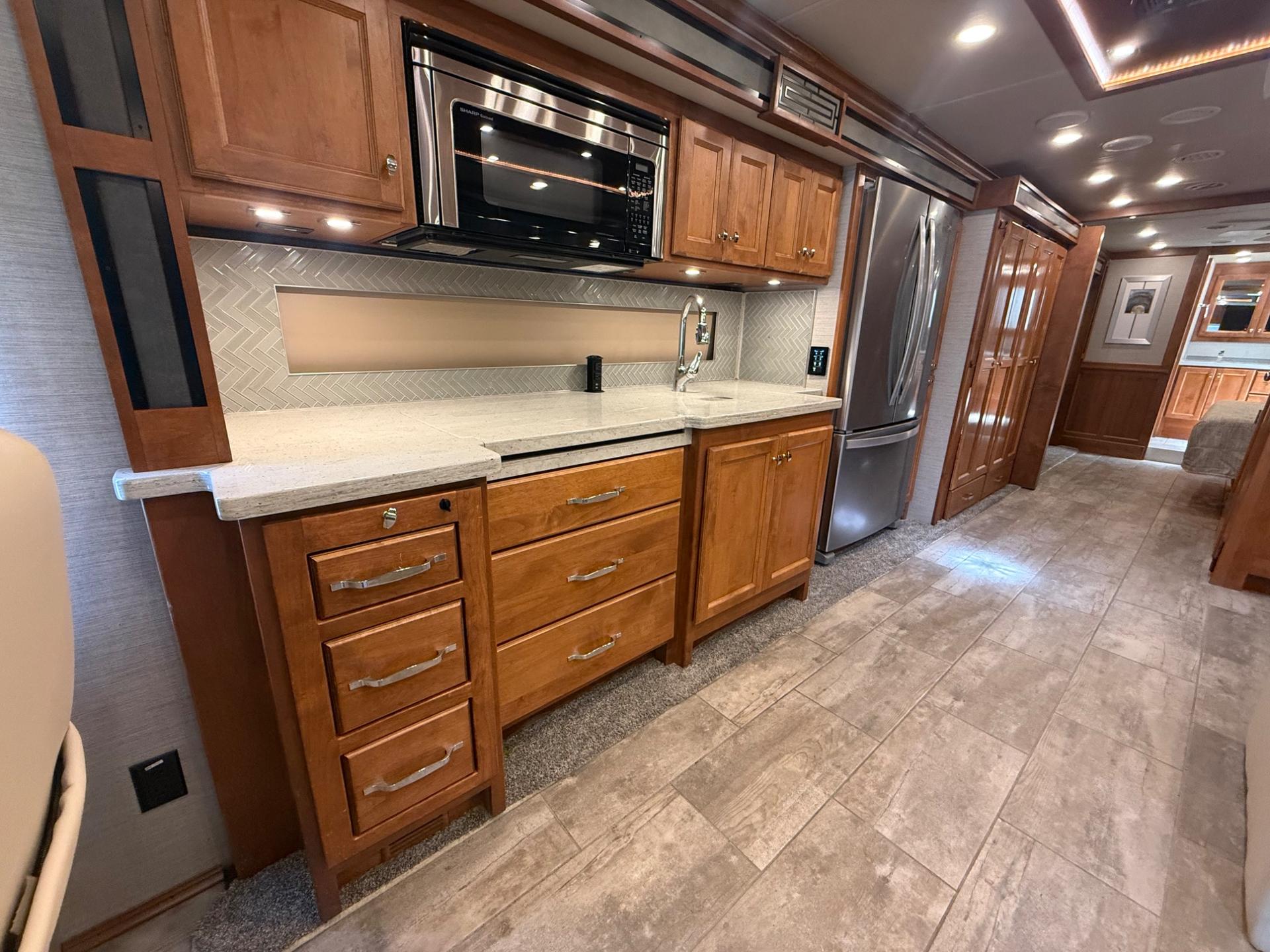 2020 Tiffin 2020 Tiffin Allegro Red - thumbnail 15