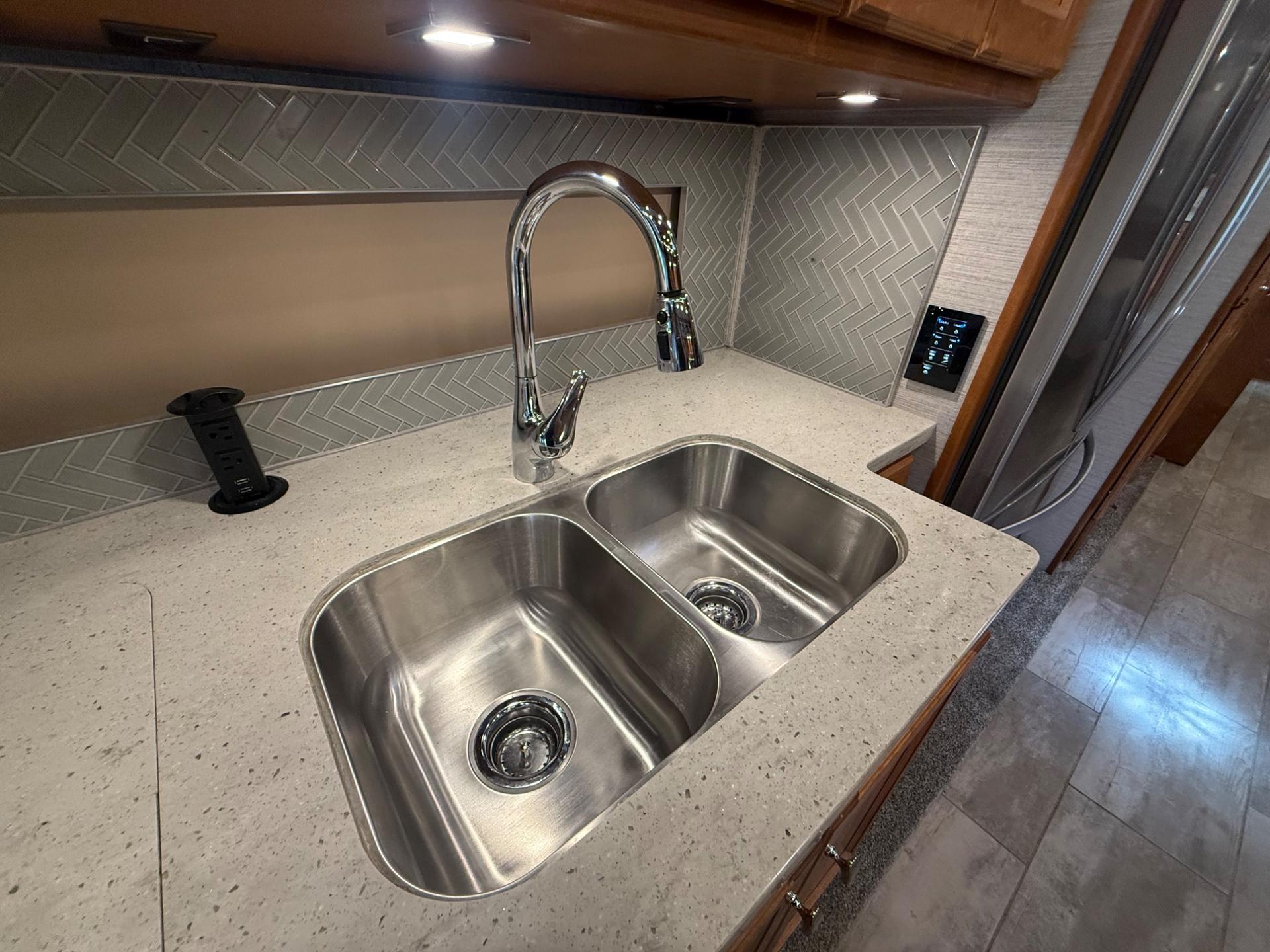 2020 Tiffin 2020 Tiffin Allegro Red - thumbnail 19