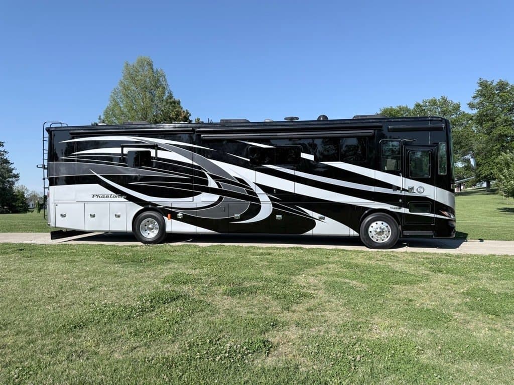 2019 Tiffin 2019 Tiffin Phaeton - thumbnail 3