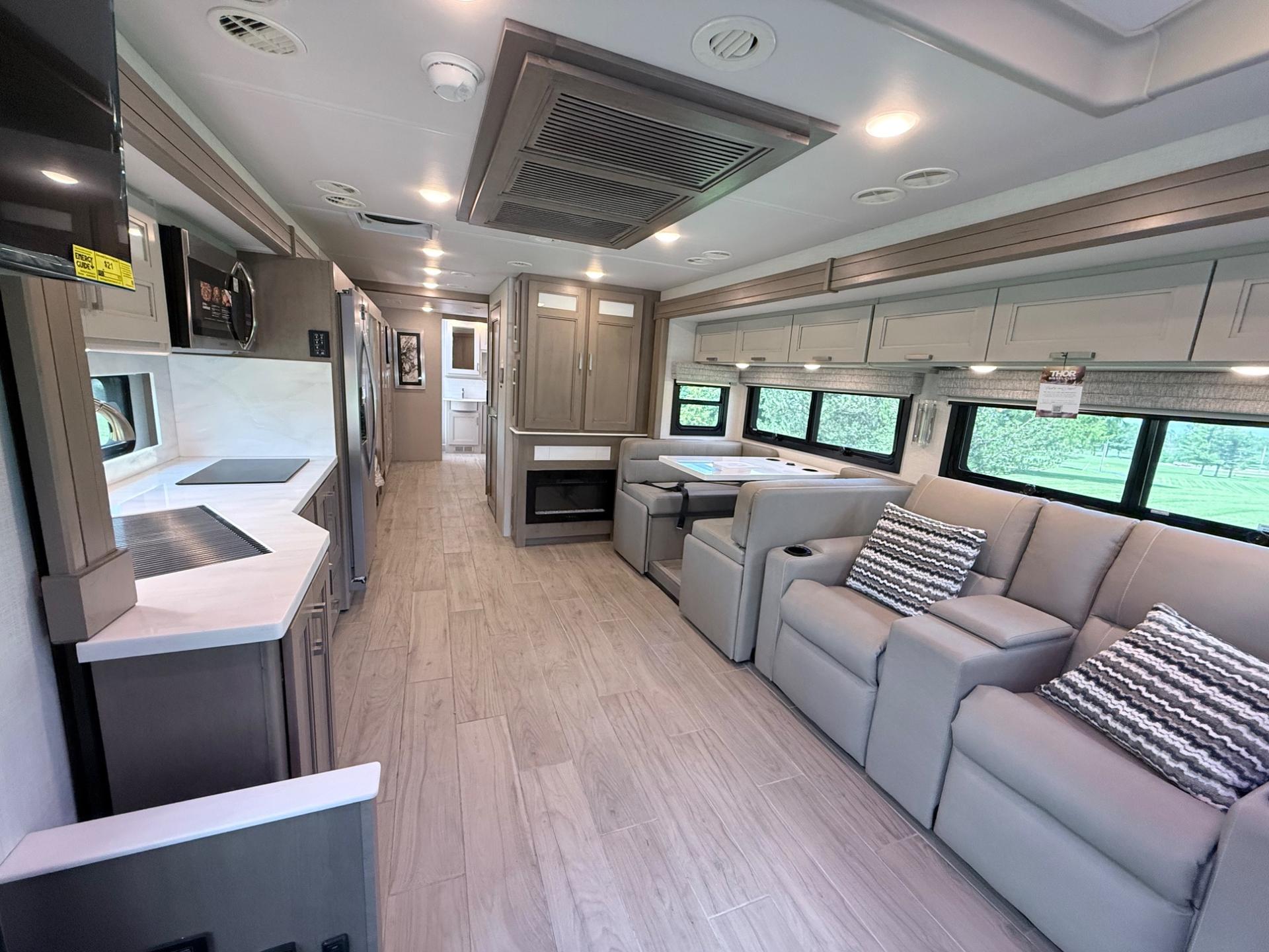 2027 Thor Motor Coach 2027 Thor Motor Coach Pasadena - thumbnail 13