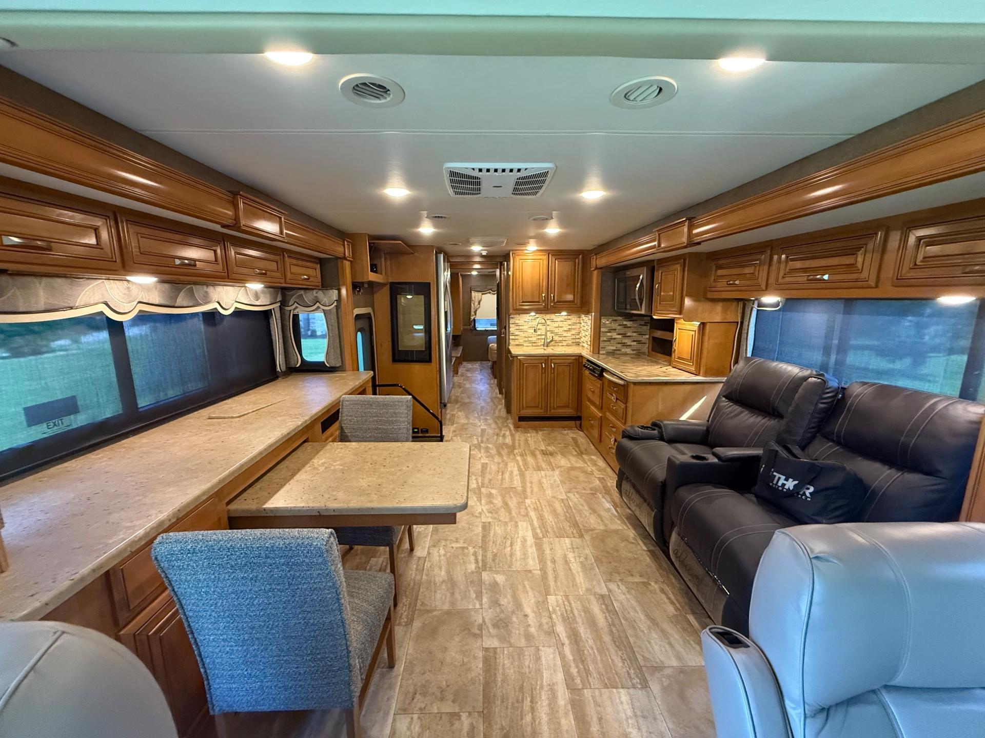 2017 Thor Motorcoach 2017 Thor Motorcoach Challenger - thumbnail 7