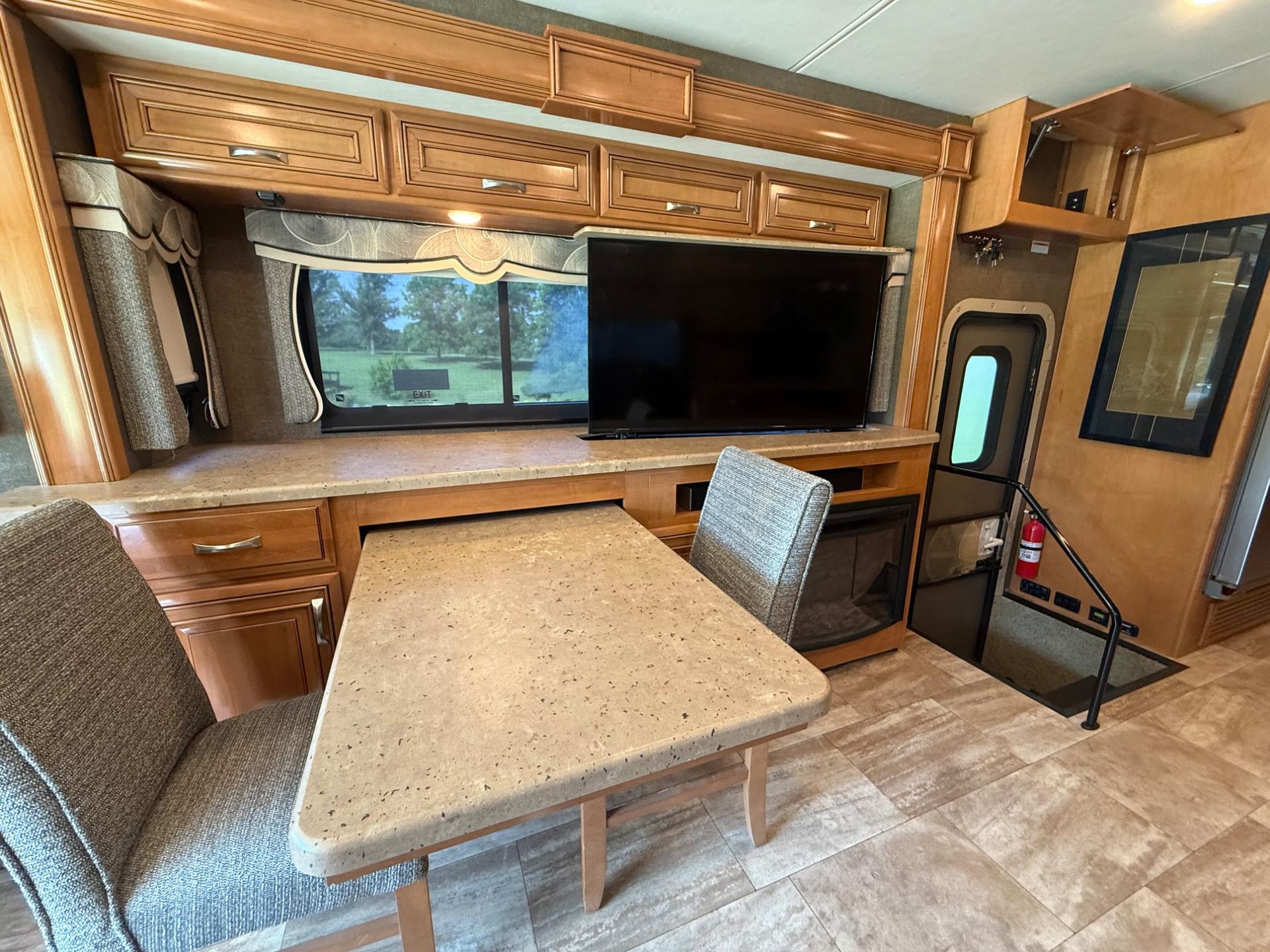 2017 Thor Motorcoach 2017 Thor Motorcoach Challenger - thumbnail 9