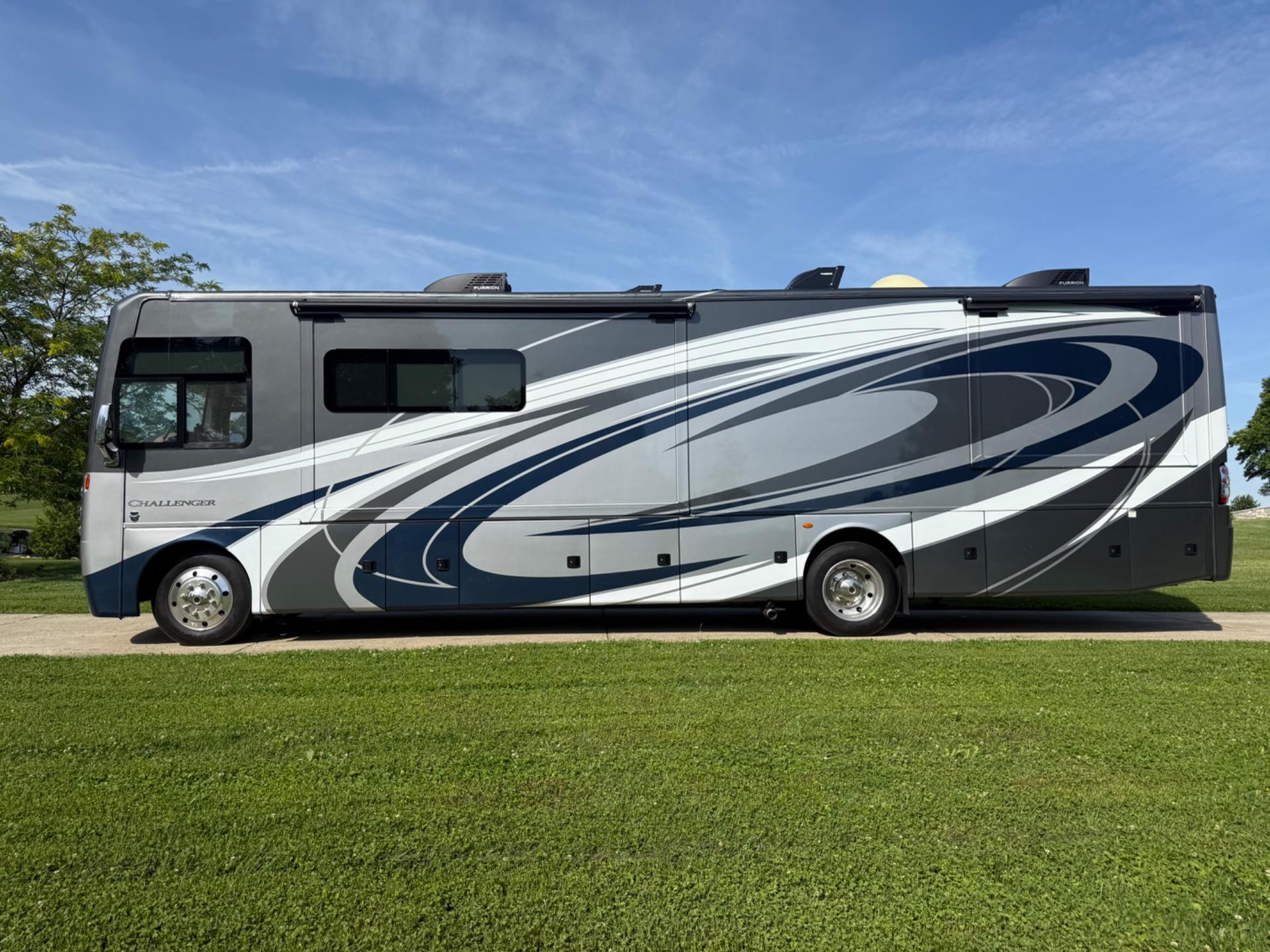 2017 Thor Motorcoach 2017 Thor Motorcoach Challenger - thumbnail 2