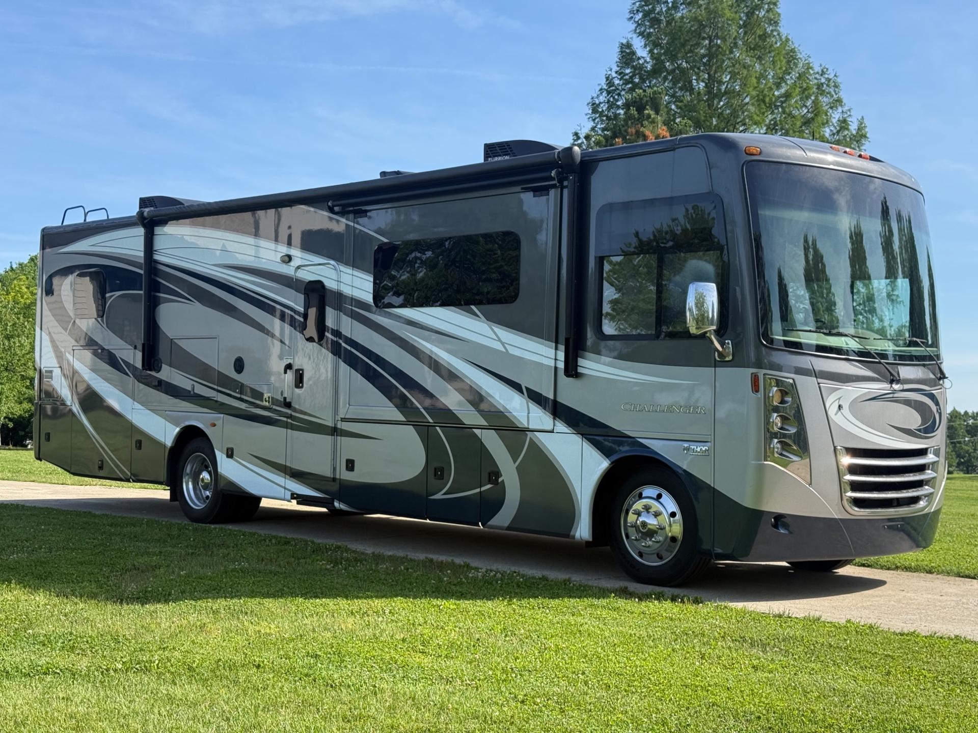2017 Thor Motorcoach 2017 Thor Motorcoach Challenger - thumbnail 6