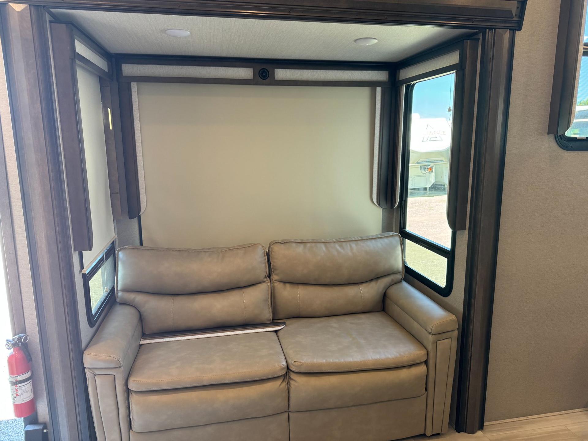 2021 Grand Design 2021 Grand Design 390RK-R - thumbnail 11
